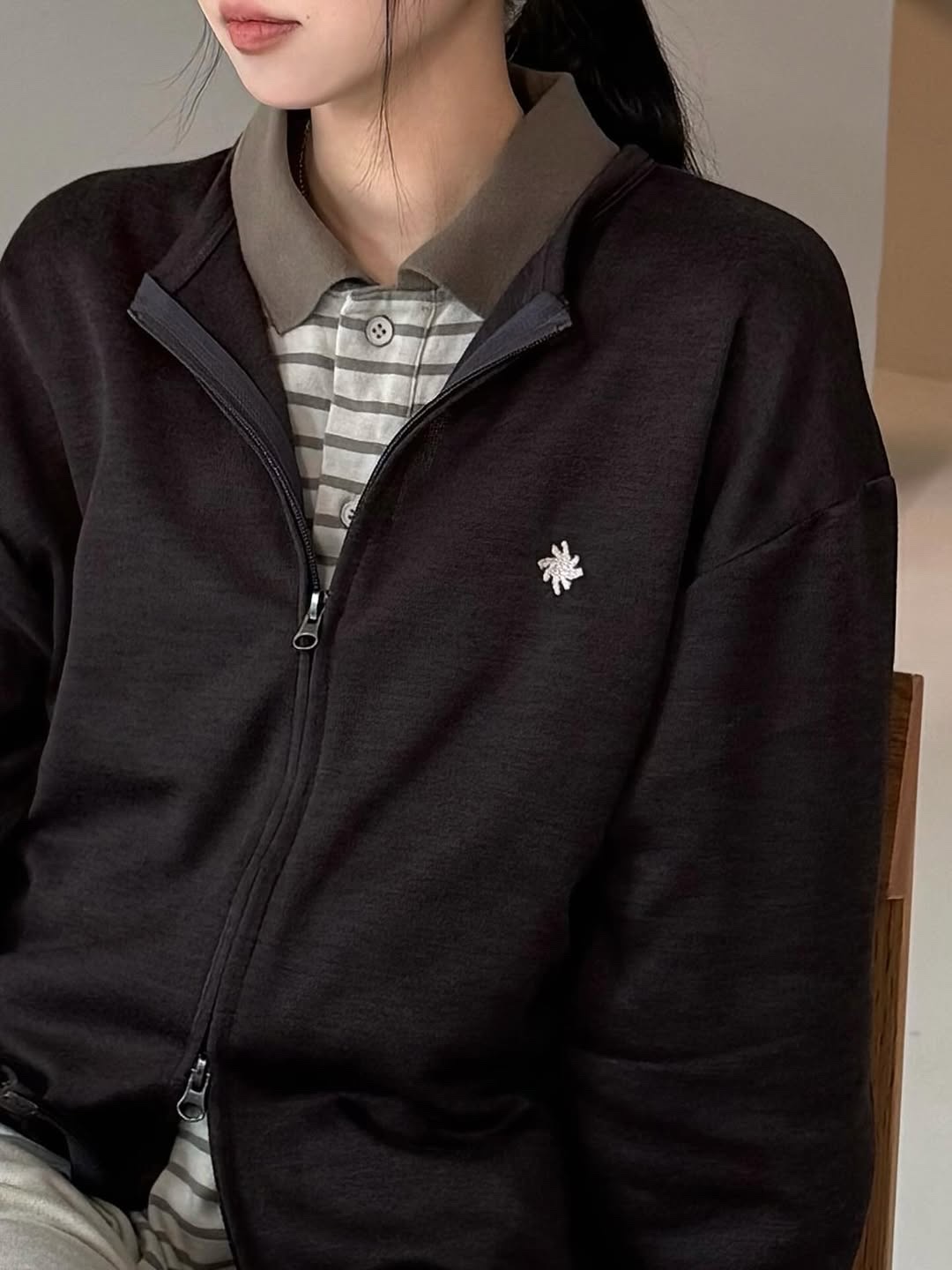 SLOW RECORD HOUSE Round Zip-Up Cardigan Brown 착용 스타일 - 7