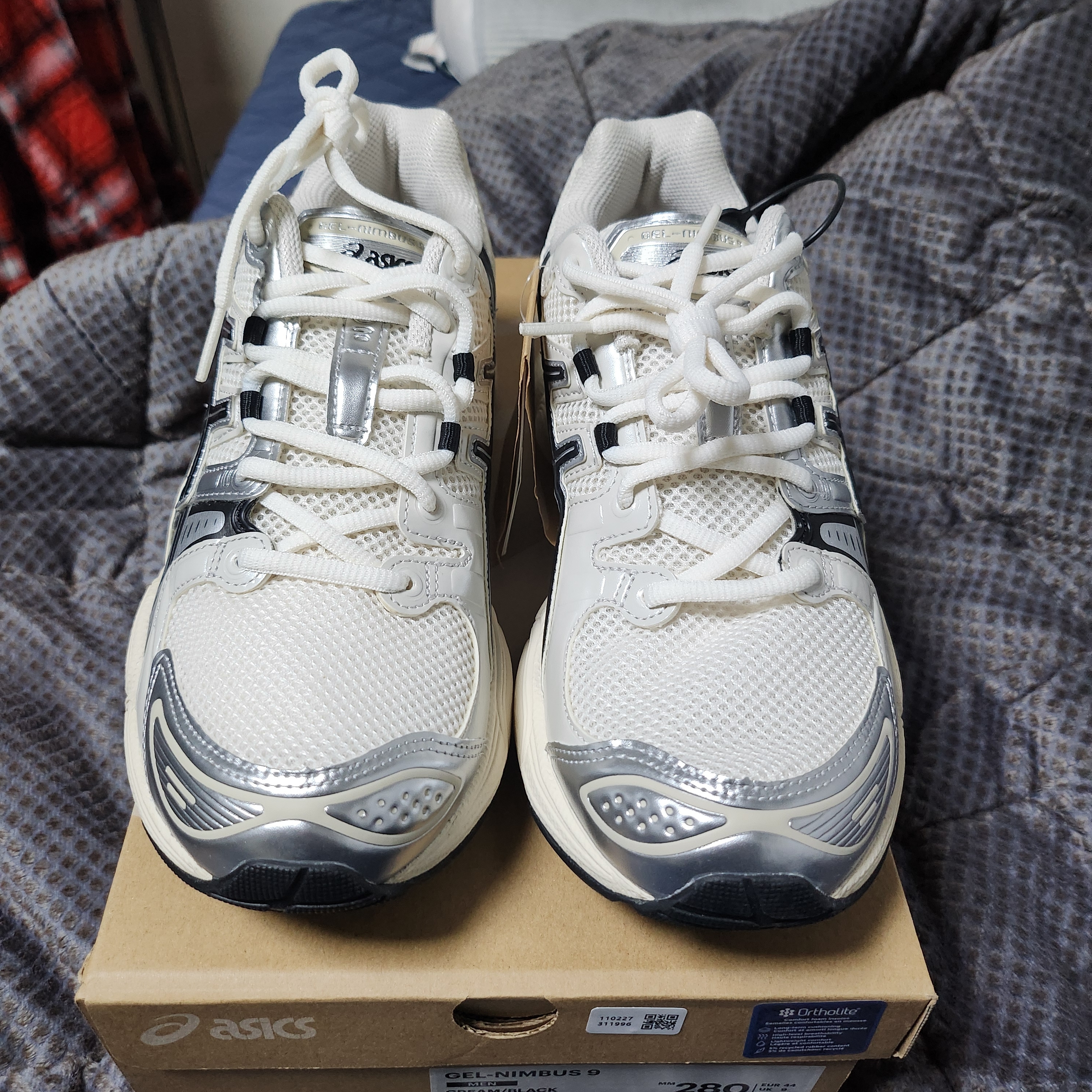 Asics Gel-Nimbus 9 Cream Black 착용 스타일 - 2