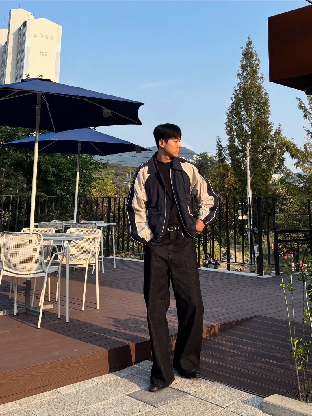 SLOW RECORD HOUSE Piping Line Windbreaker Navy 착용 스타일 - 2