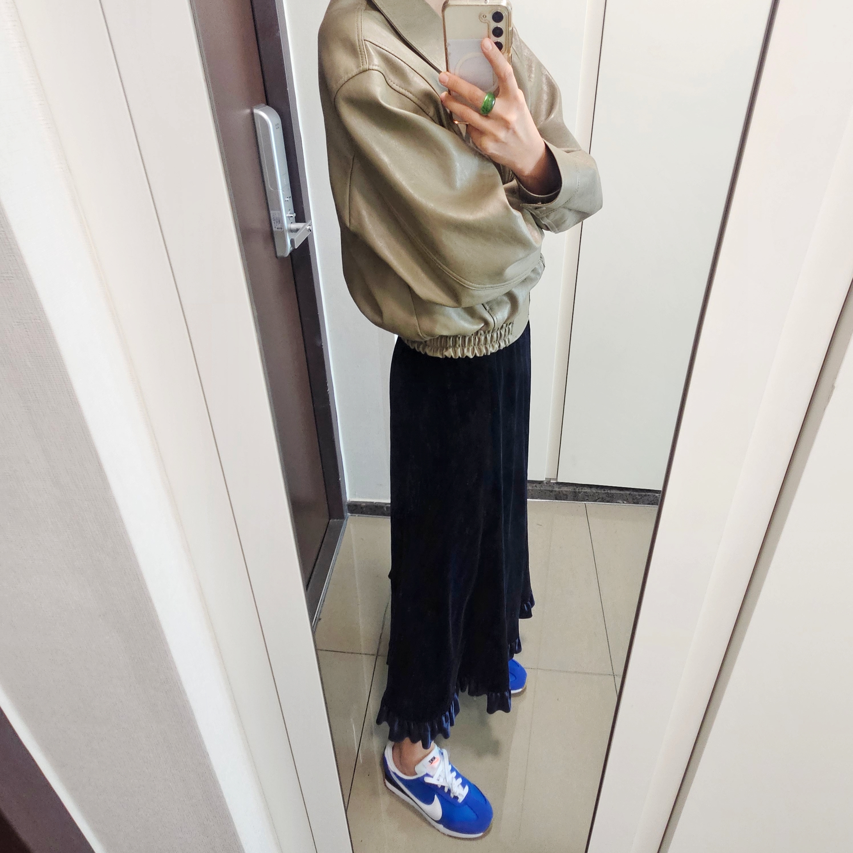 (W) Nike Pacific Game Royal Black 착용 스타일 - 4