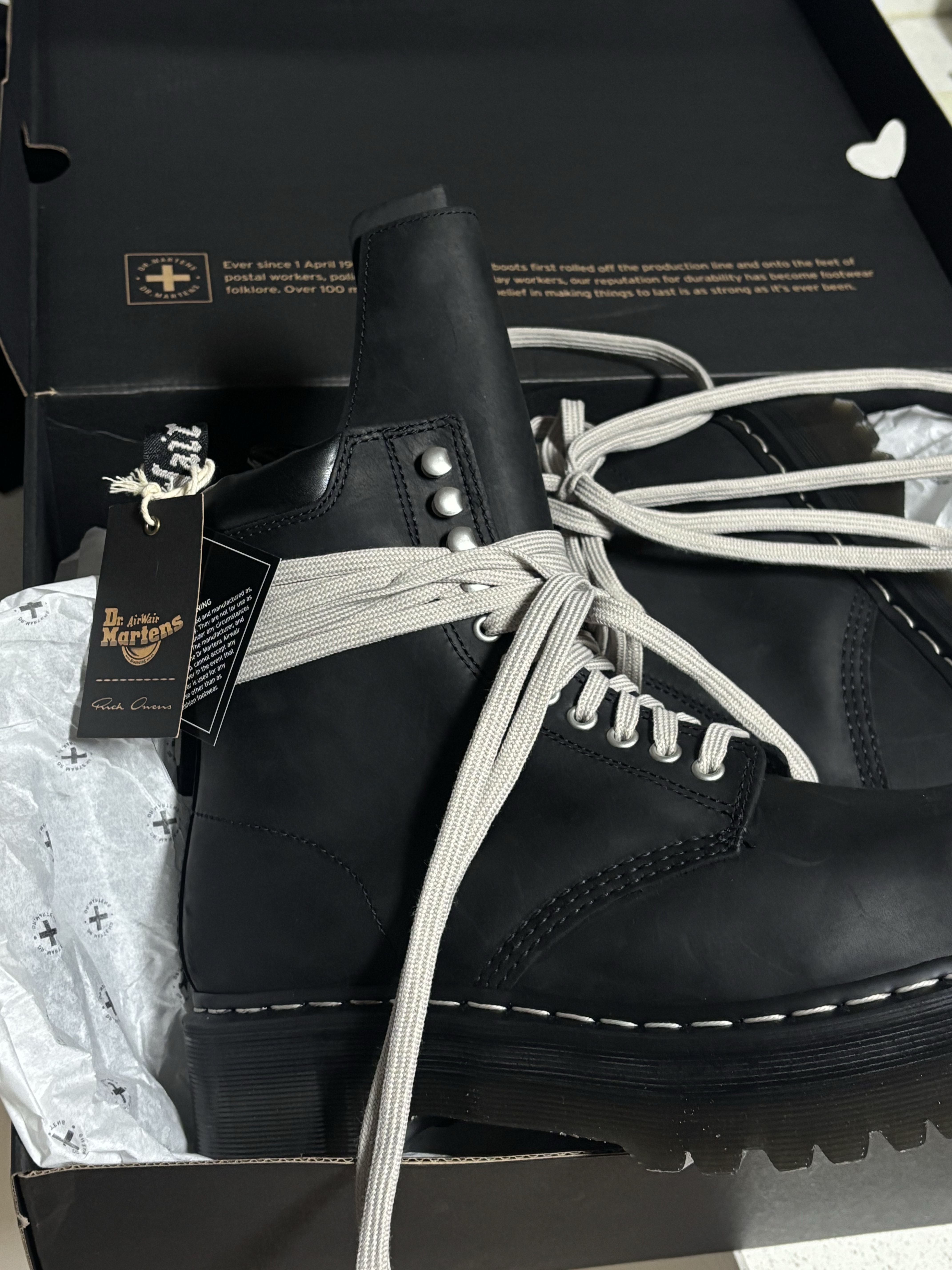 Dr. Martens x Rick Owens Quad Sole Steel Toe Boots Black 착용 스타일 - 1