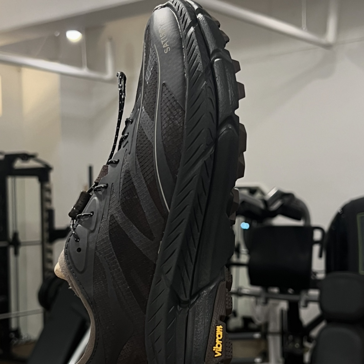 Hoka x Satisfy Mafate Speed 4 Lite Coffee 착용 스타일 - 2