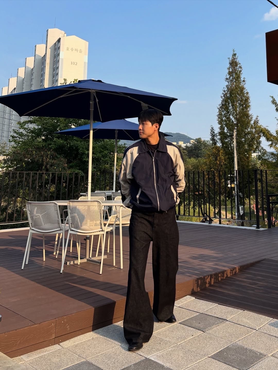 SLOW RECORD HOUSE Piping Line Windbreaker Navy 착용 스타일 - 4