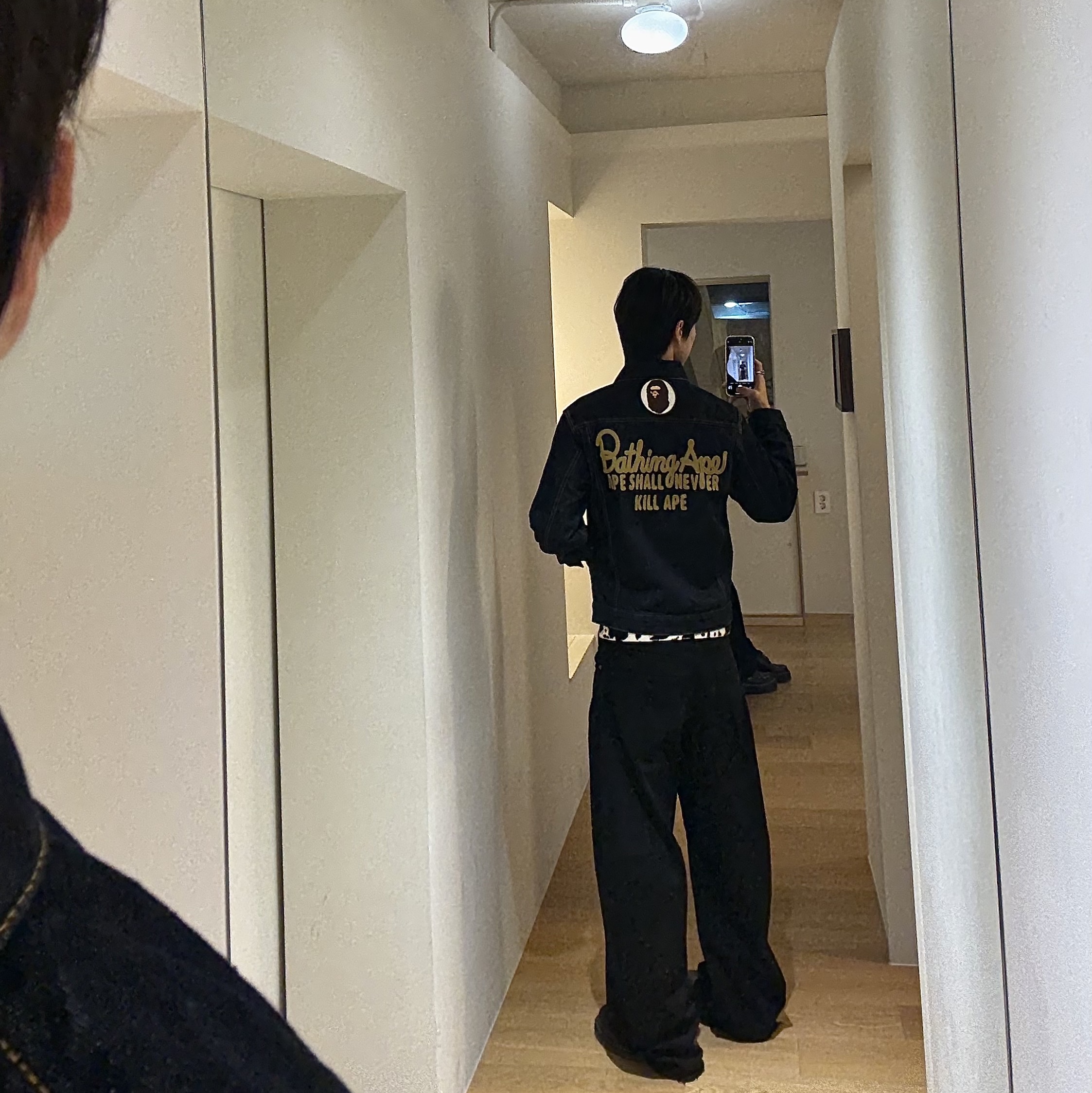 BAPE Champion Denim Jacket Indigo, Dr. Martens 1461 Smooth Black 착용 스타일 - 1