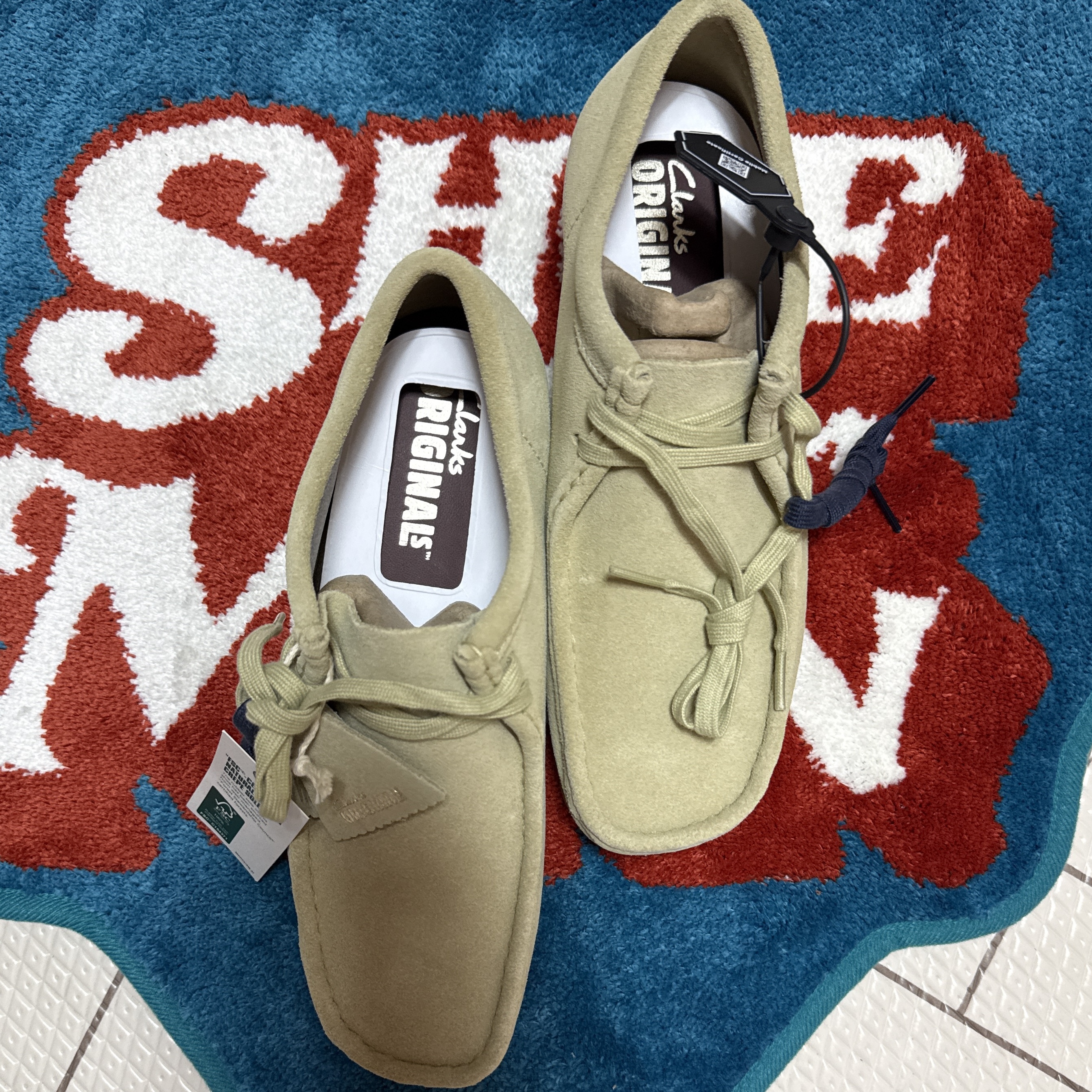 Clarks Wallabee Maple Suede 착용 스타일 - 3