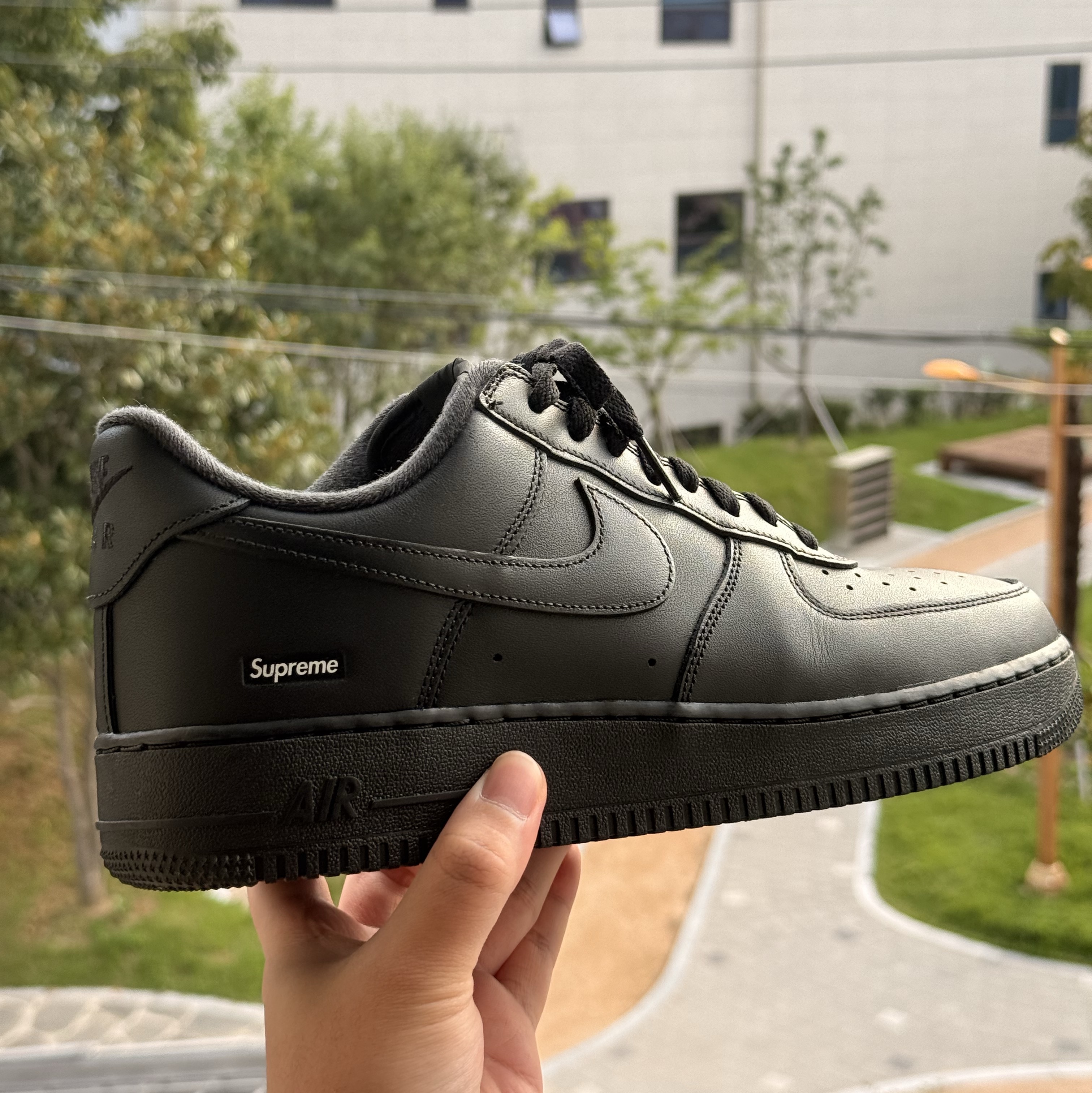 Nike x Supreme Air Force 1 Low Black 착용 스타일