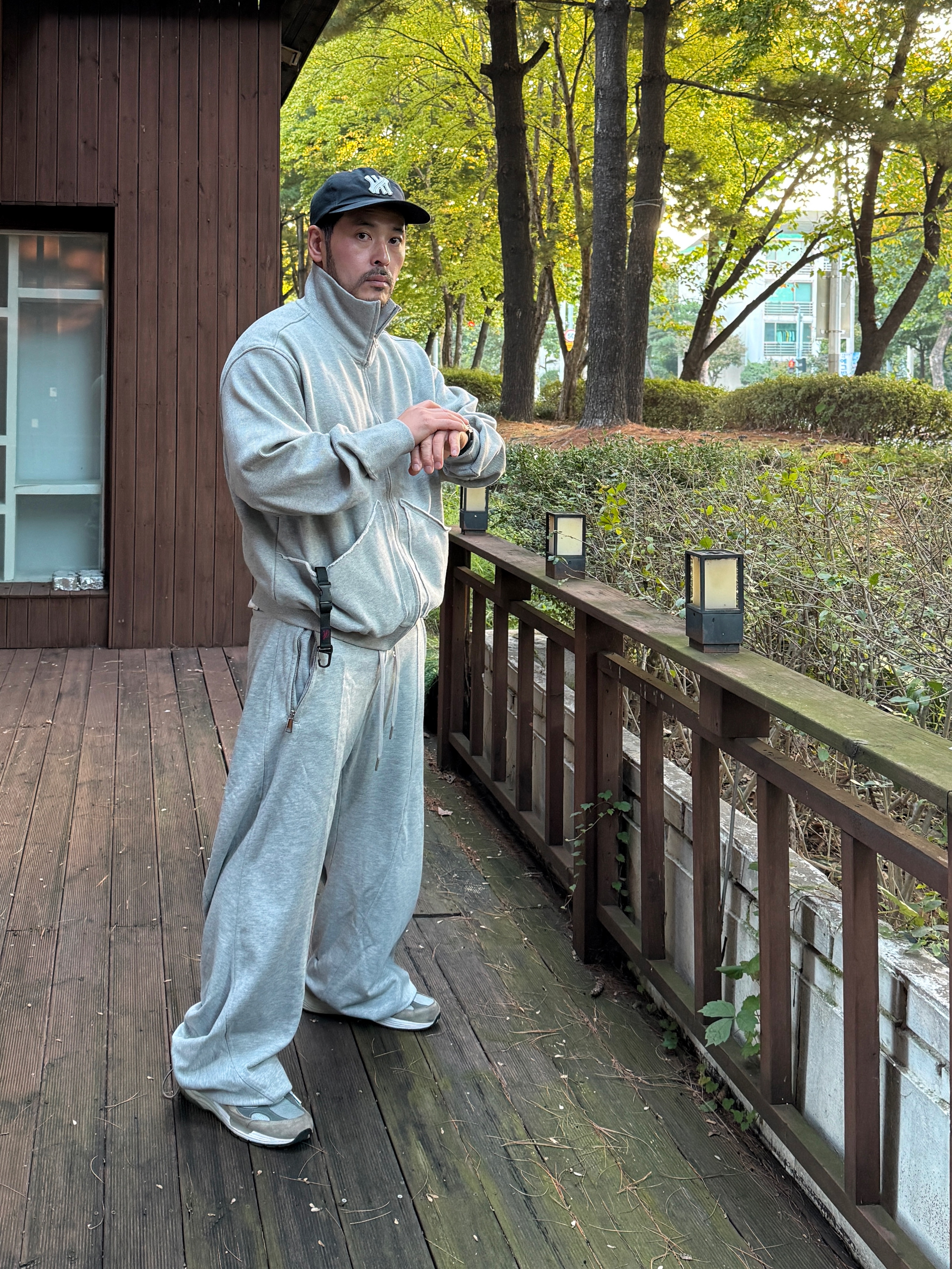 New Balance 992 Made in USA Core Grey Silver Metallic, [더블적립]Farfromwhat Far Patch Logo Cap Navy 착용 스타일 - 2
