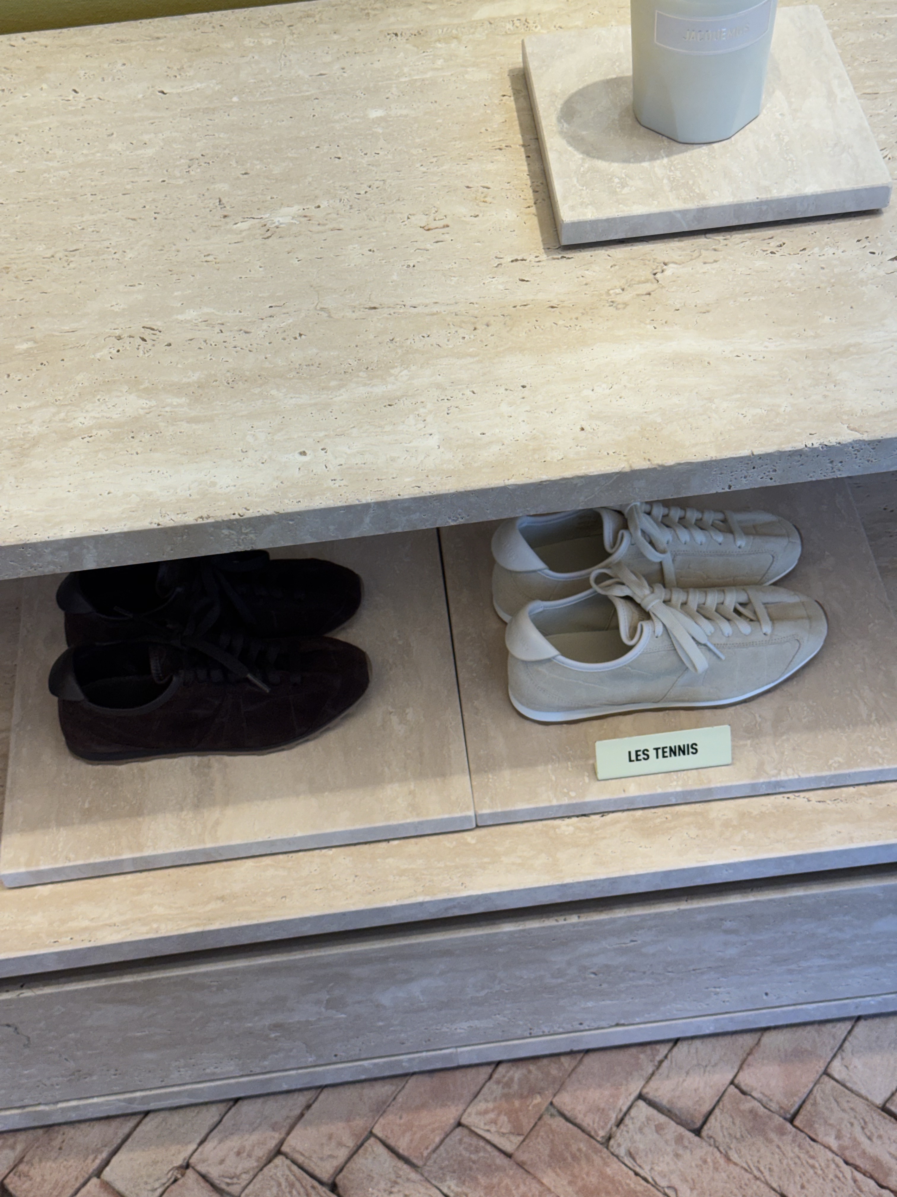 Nike x Jacquemus Moon Shoe SP Off Noir Cashmere, Nike x Jacquemus Moon Shoe SP University Red and Bicycle Yellow 착용 스타일 - 5