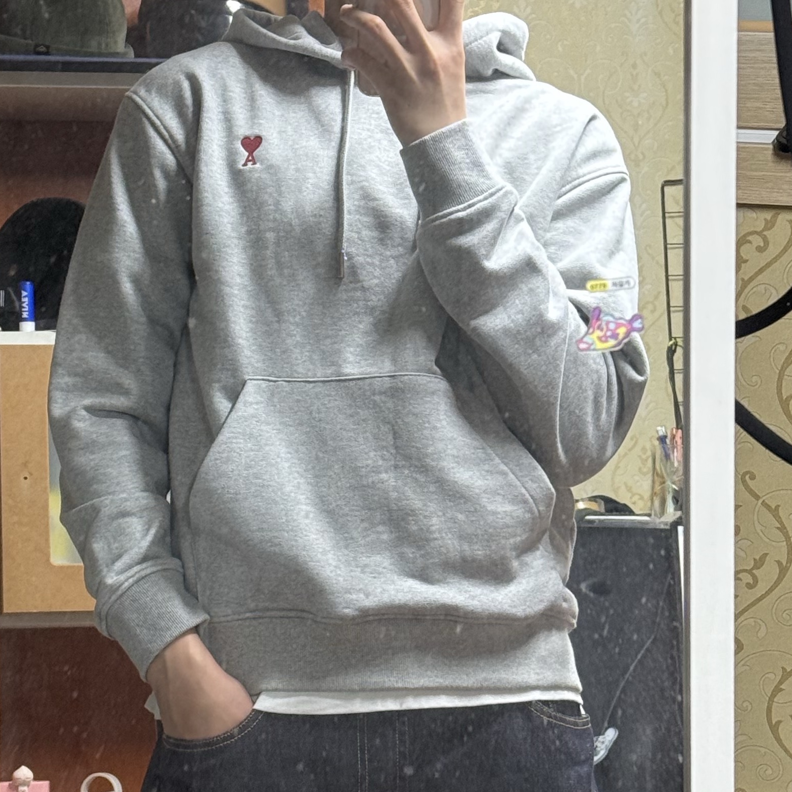 AMI De Coeur Hoodie Heather Grey 착용 스타일