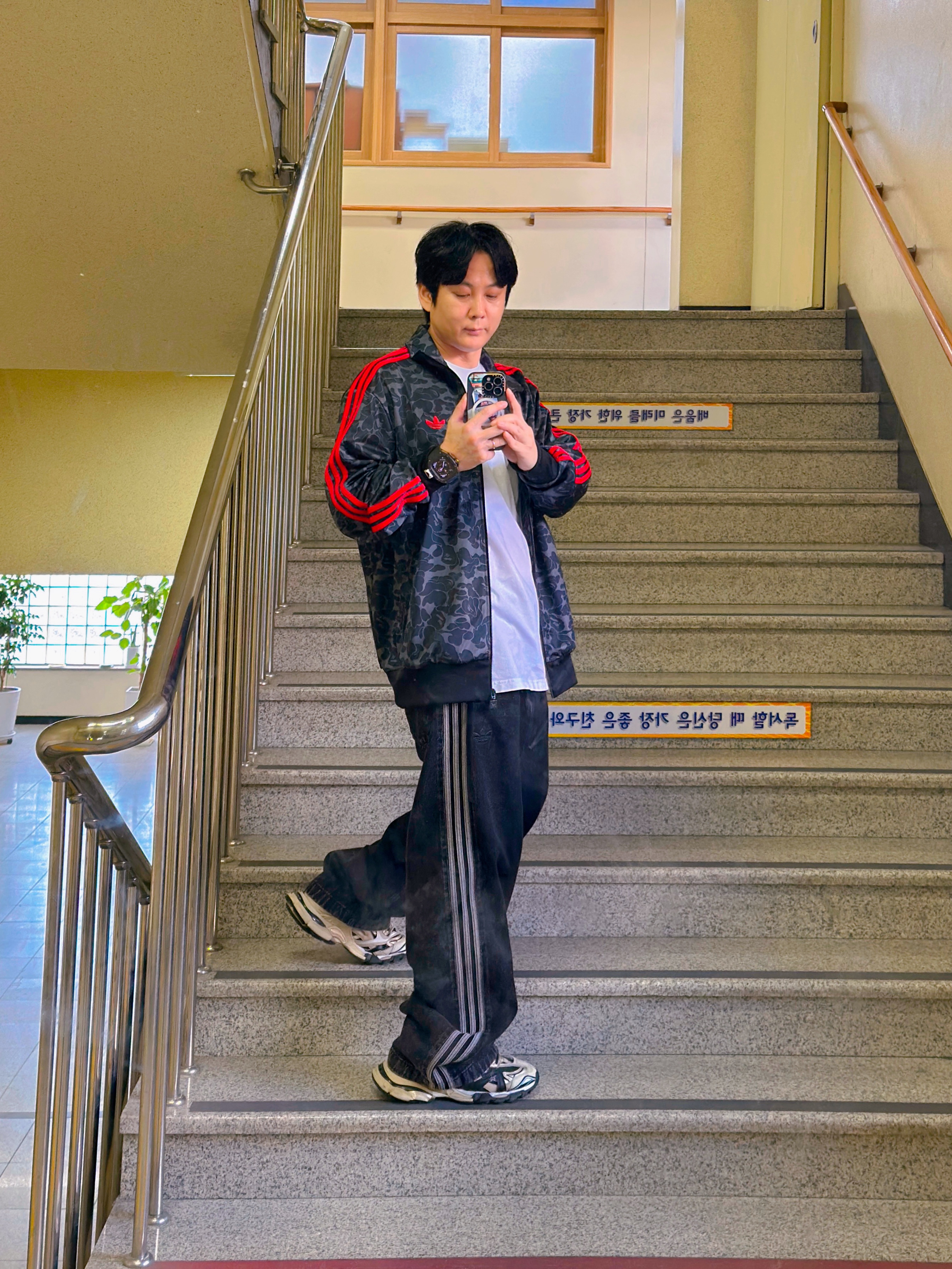Adidas x BAPE Allover Print Track Top Black - KR Sizing, Adidas Adicolor Denim Firebird Pants True Black Denim - KR Sizing 착용 스타일 - 1