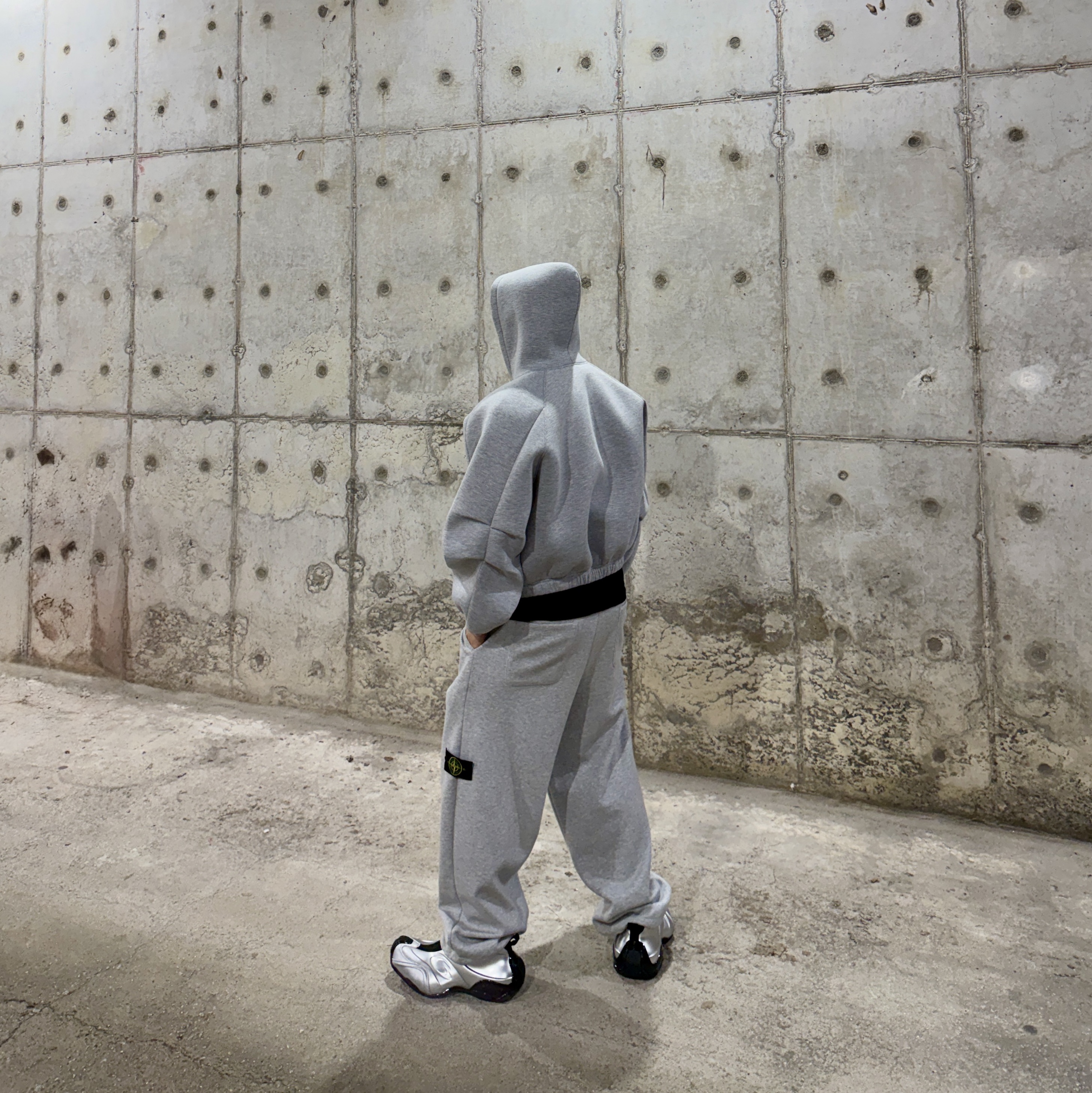 Balenciaga Basketball Sneakers Silver Black 착용 스타일 - 2