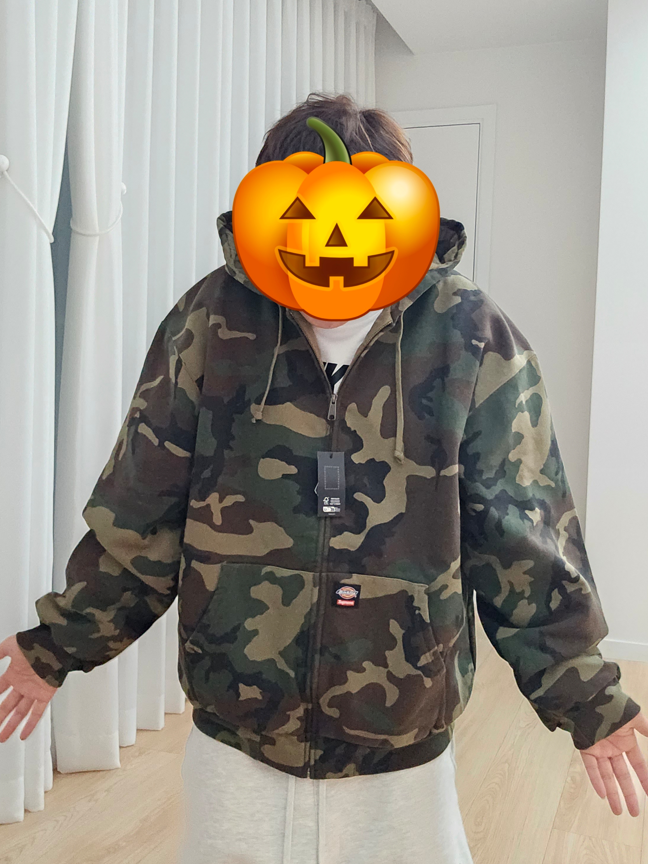 Supreme x Dickies Quilted Lined Zip Up Hooded Sweatshirt Woodland Camo - 25FW, Supreme Reaper S Logo New Era TrueTimber HTC Fall Camo - 25FW 착용 스타일 - 3