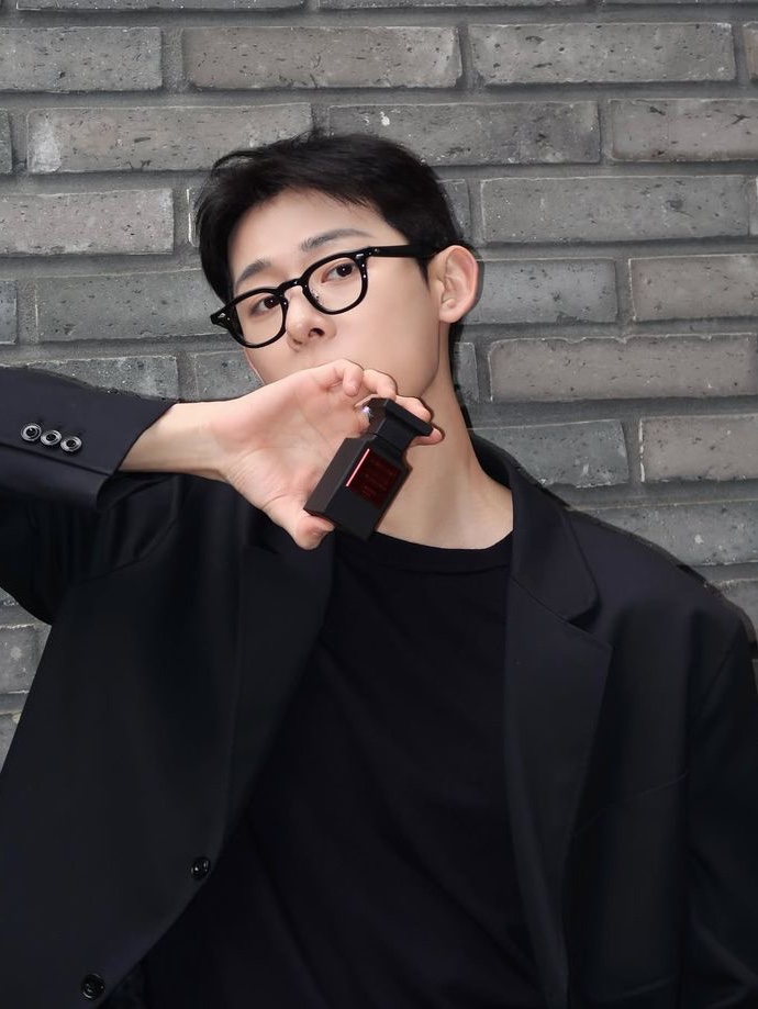 lash Clift-f Black 앤 실버 착용 스타일