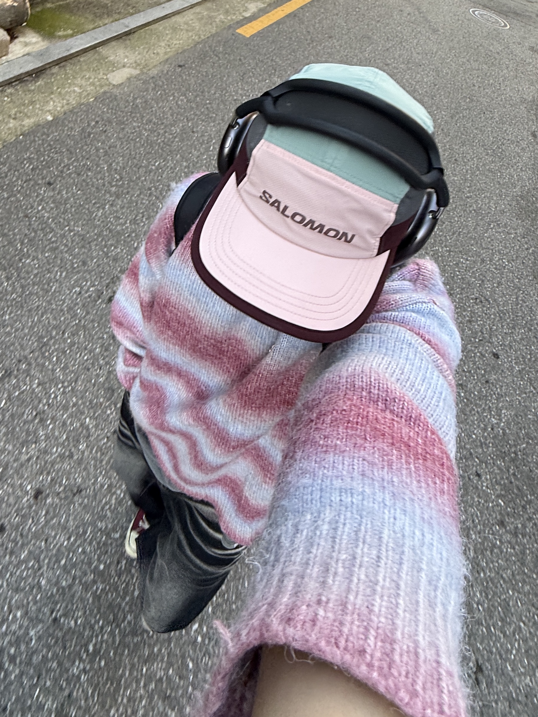 Converse Chuck 70 High Dark Burgundy, BLR Embossed Wave Washing Wide Denim Pants Black 착용 스타일 - 3