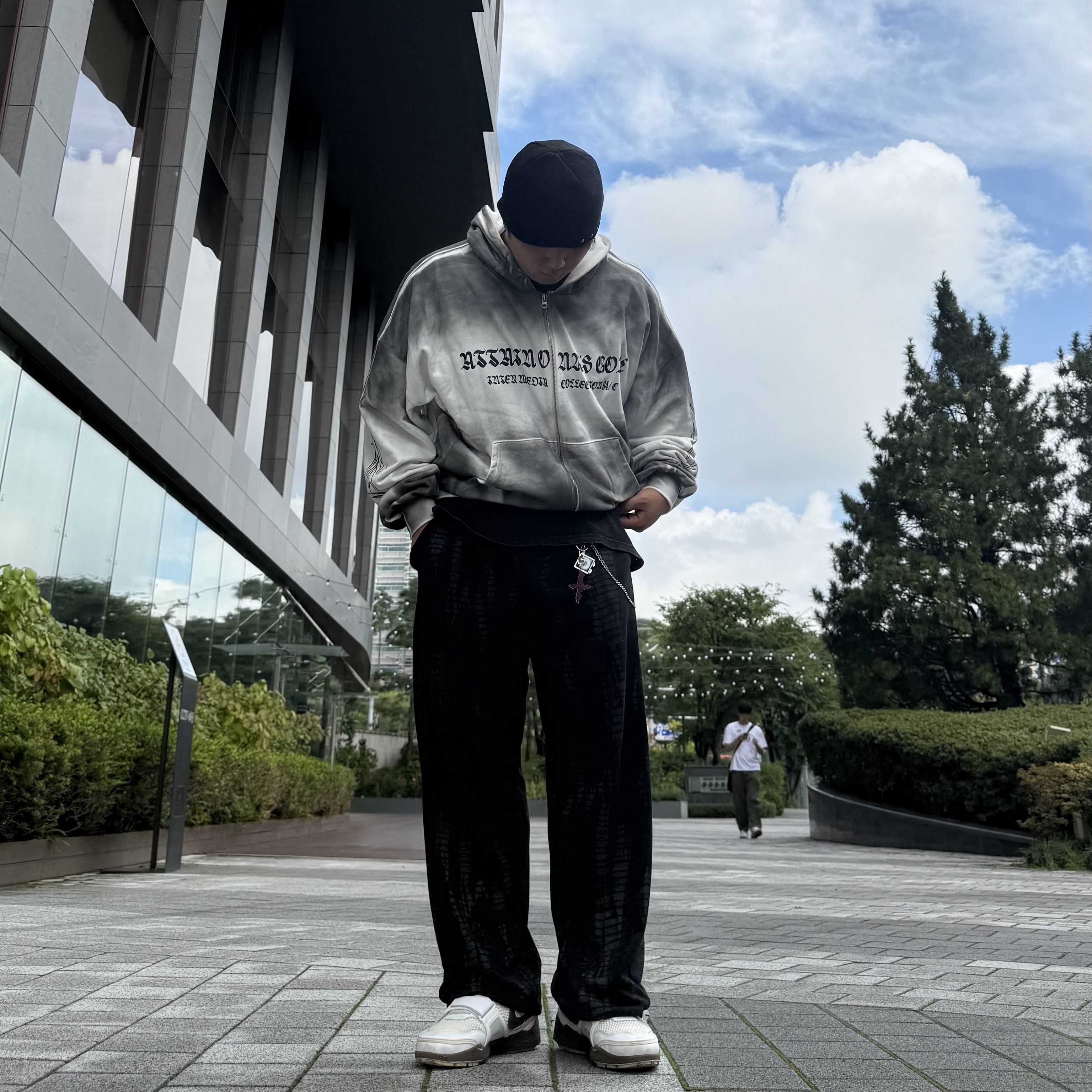 Nike x Travis Scott Zoom Field Jaxx White and Light Chocolate 착용 스타일 - 1