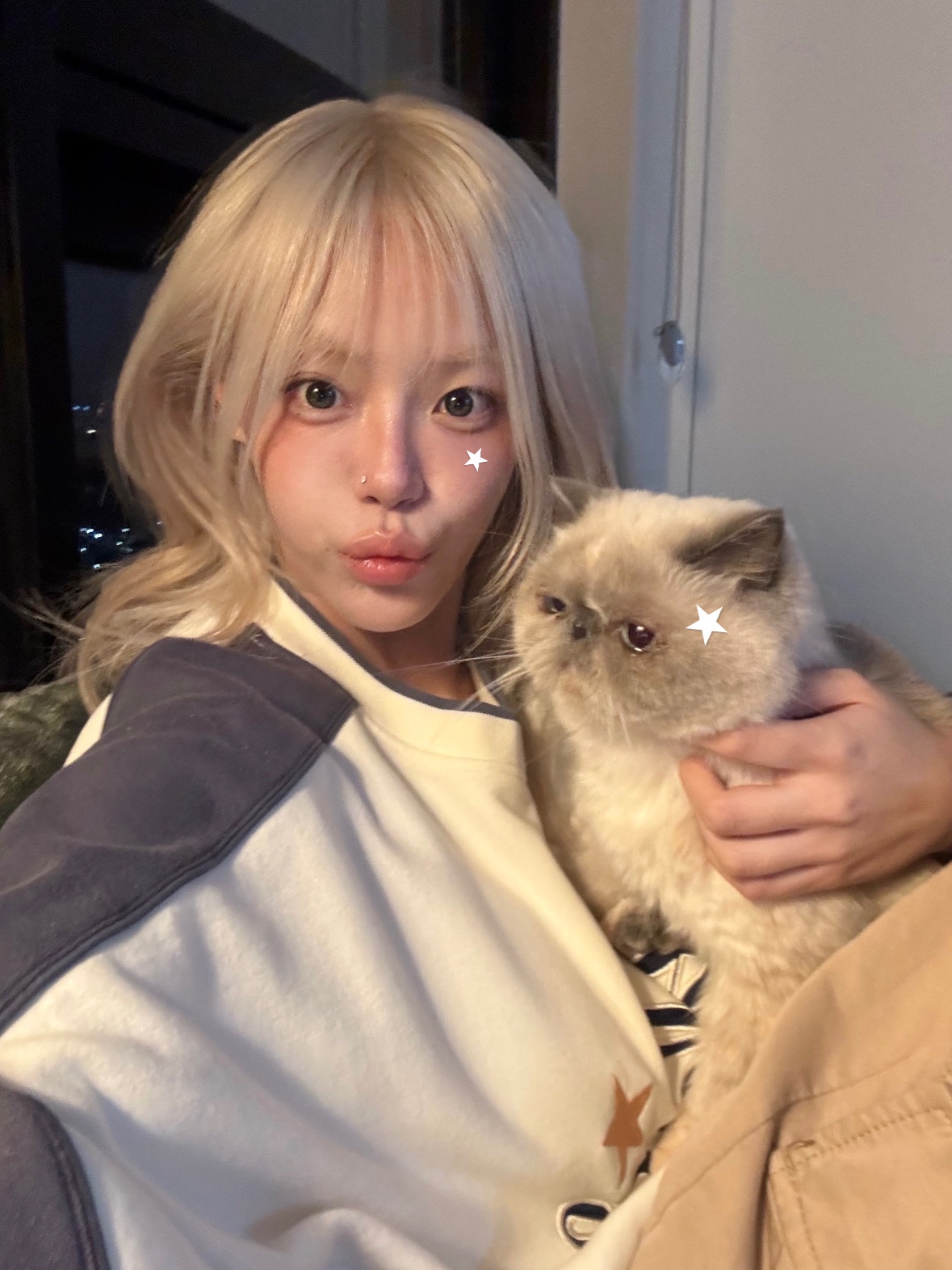 Palace Star Script Crew Soft White - 24SS 착용 스타일