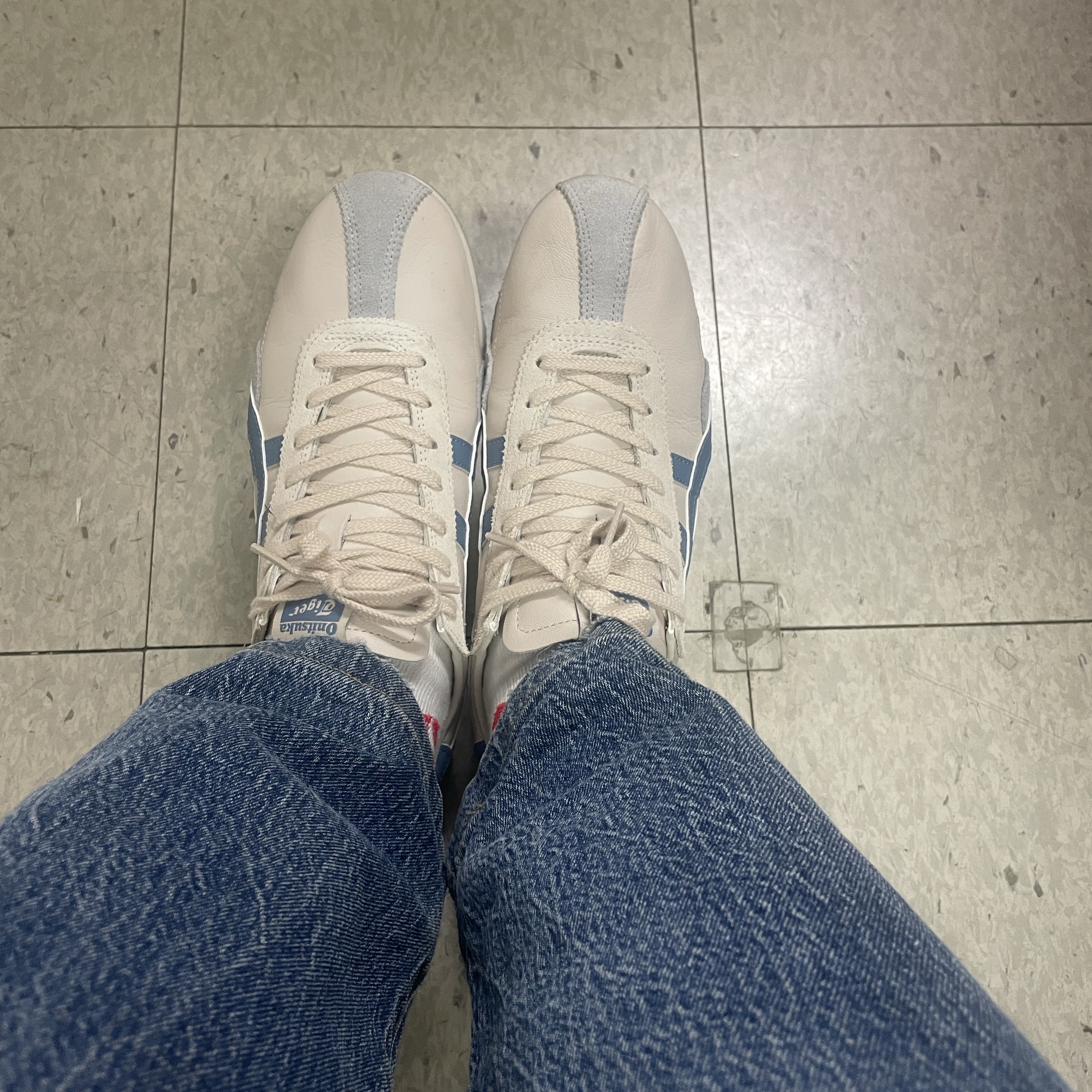 Onitsuka Tiger Runspark Cream Light Blue 착용 스타일