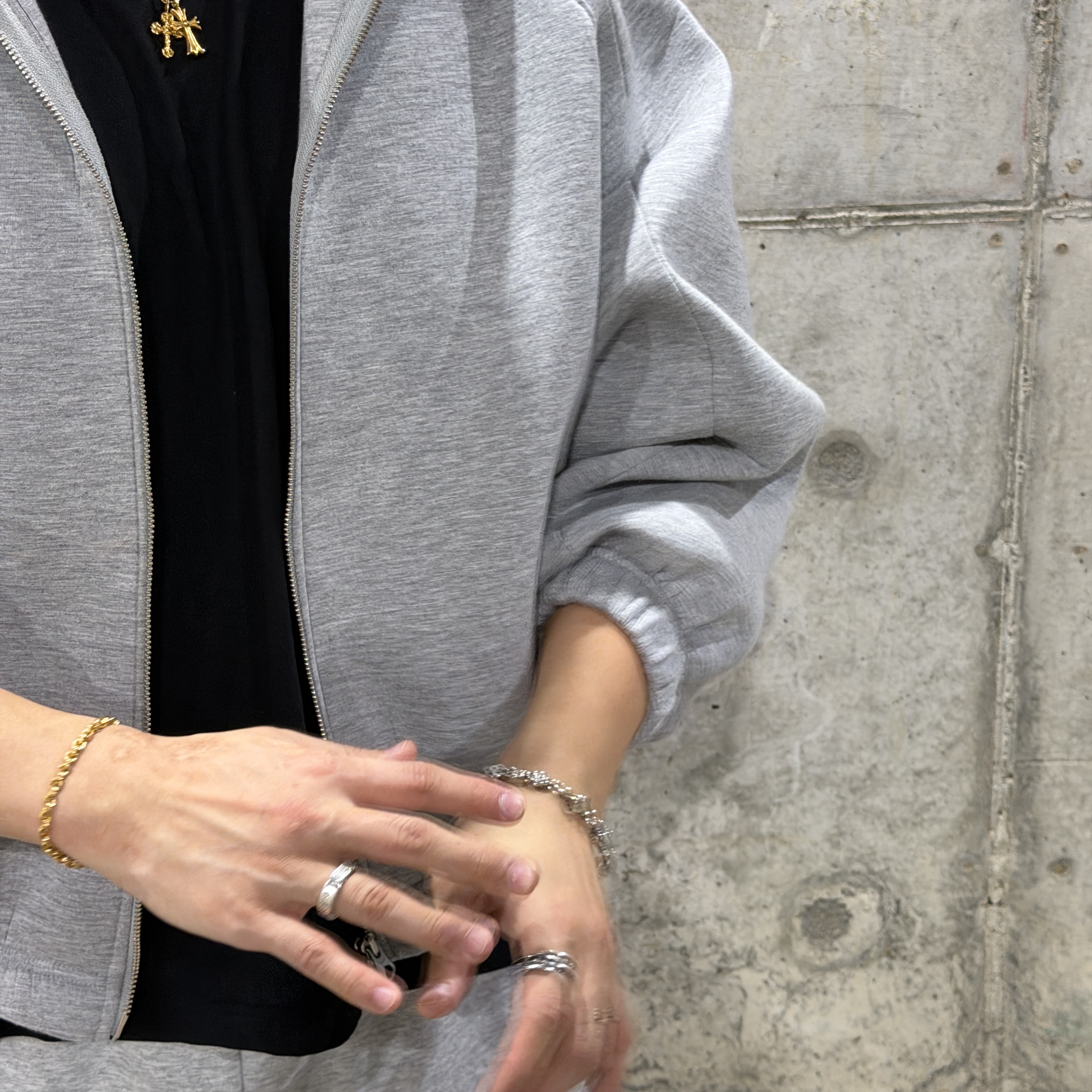 Balenciaga Basketball Sneakers Silver Black 착용 스타일 - 5