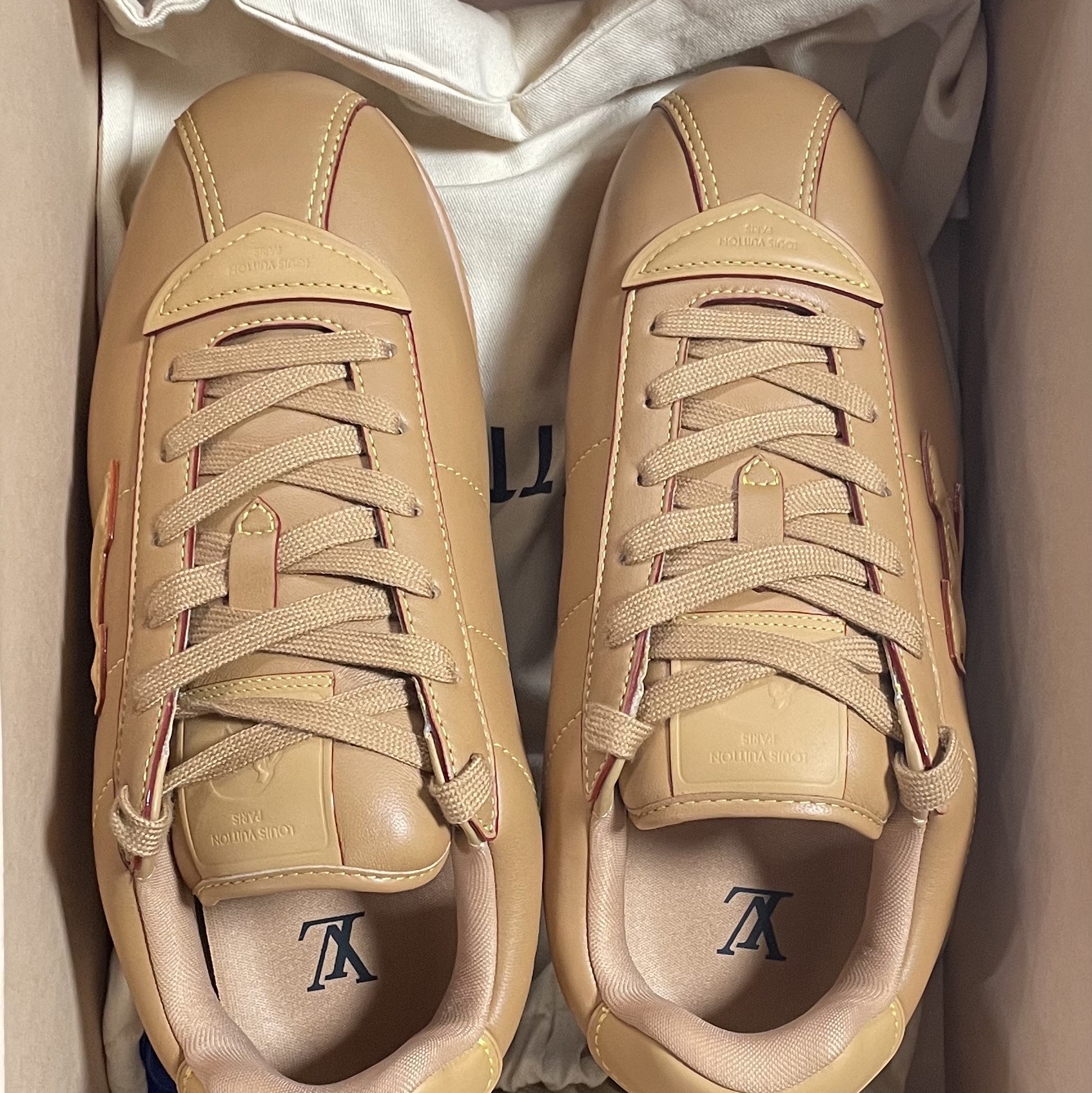 Louis Vuitton LV Buttersoft Sneakers Beige 착용 스타일 - 2