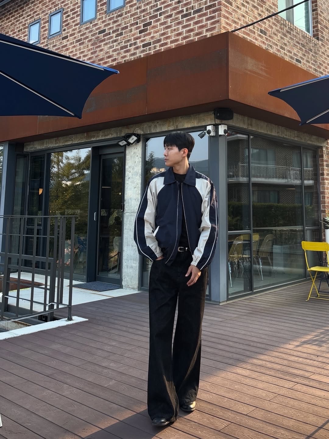 SLOW RECORD HOUSE Piping Line Windbreaker Navy 착용 스타일 - 1