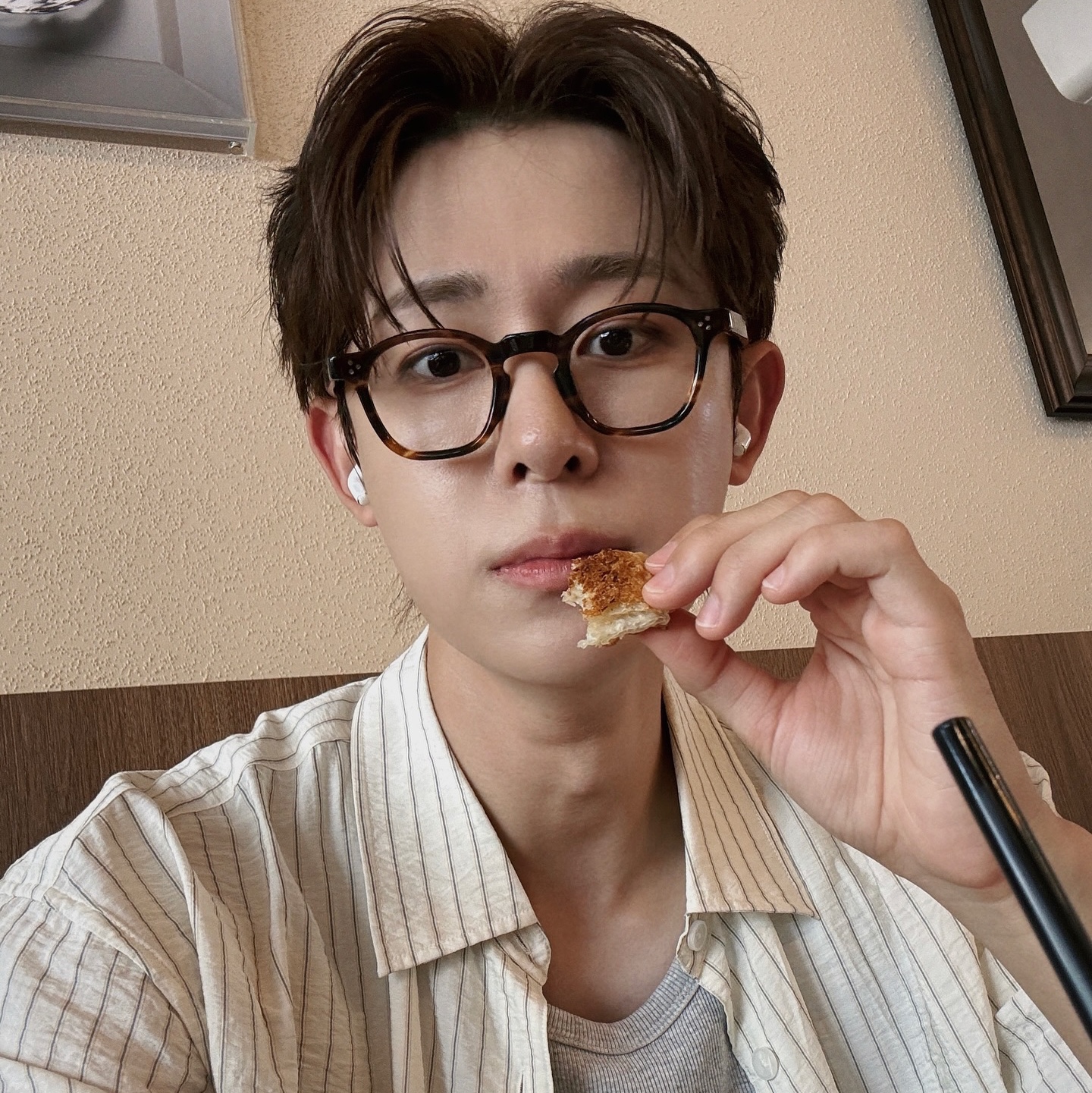 lash Lunettes 01 Havana 착용 스타일 - 2