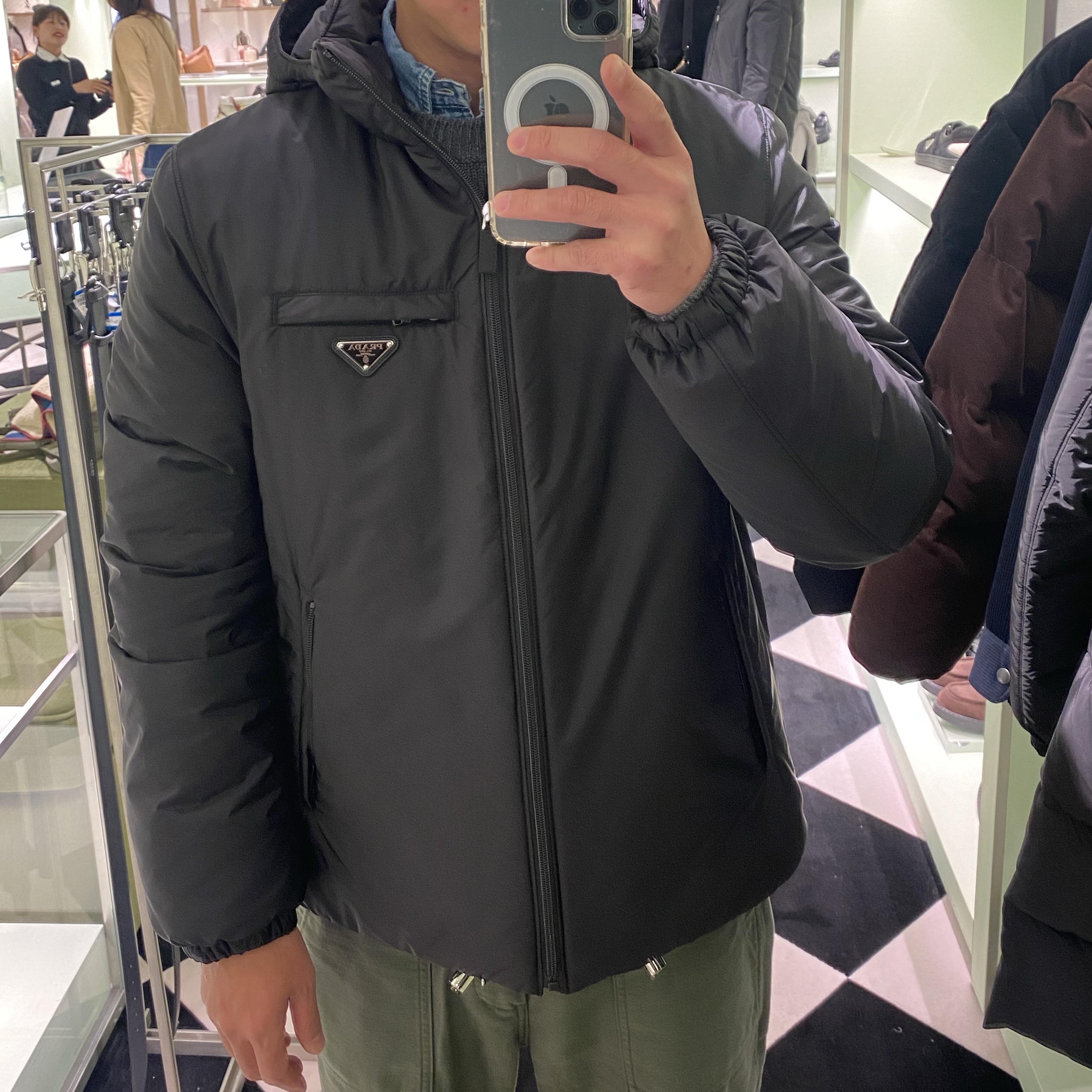 Prada Re-Nylon Padded Jacket Black 착용 스타일