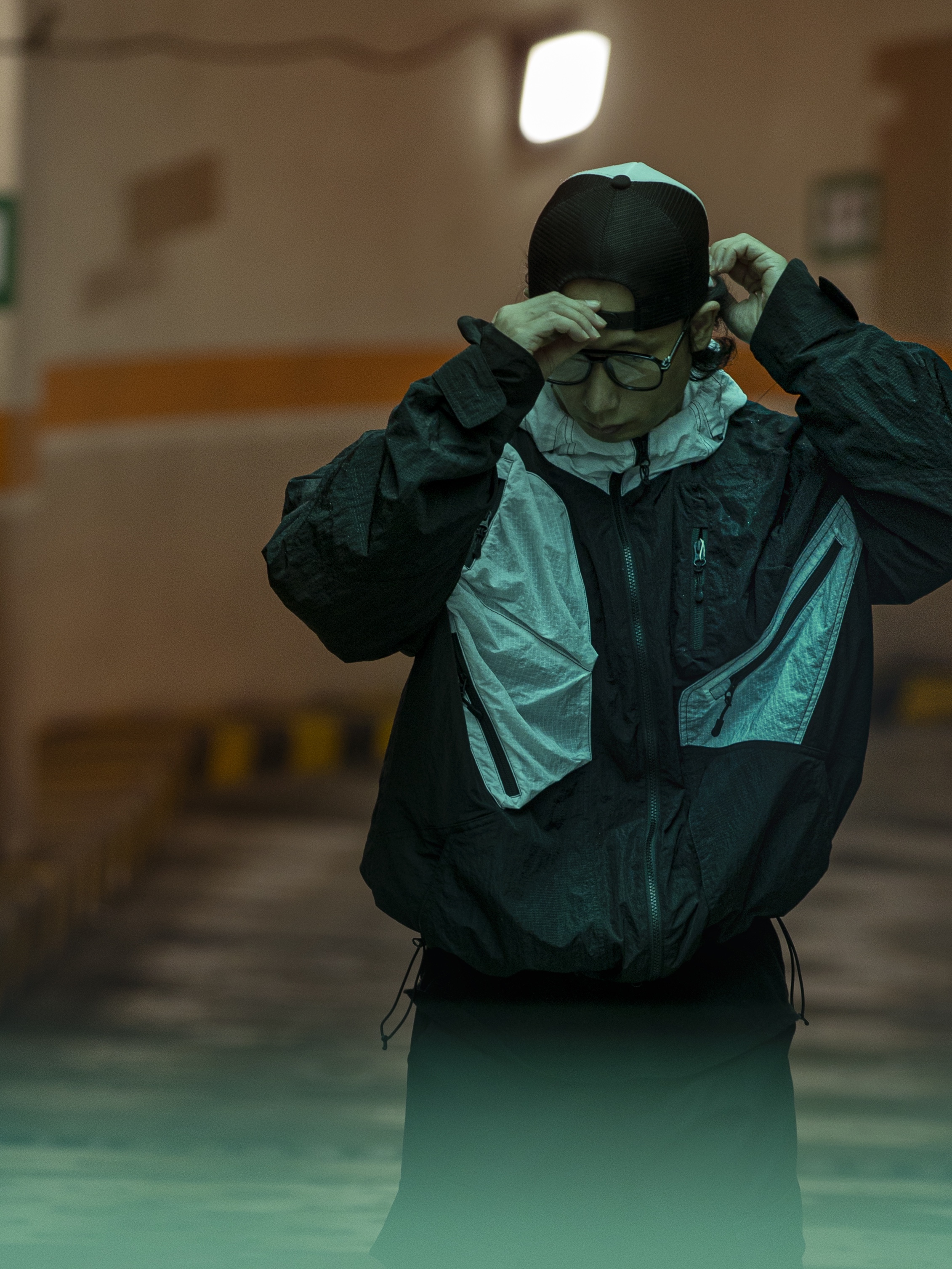 Undermycar Gusa Gashutein 6 Mono Block Wind Breaker Snow White - 24SS 착용 스타일 - 1