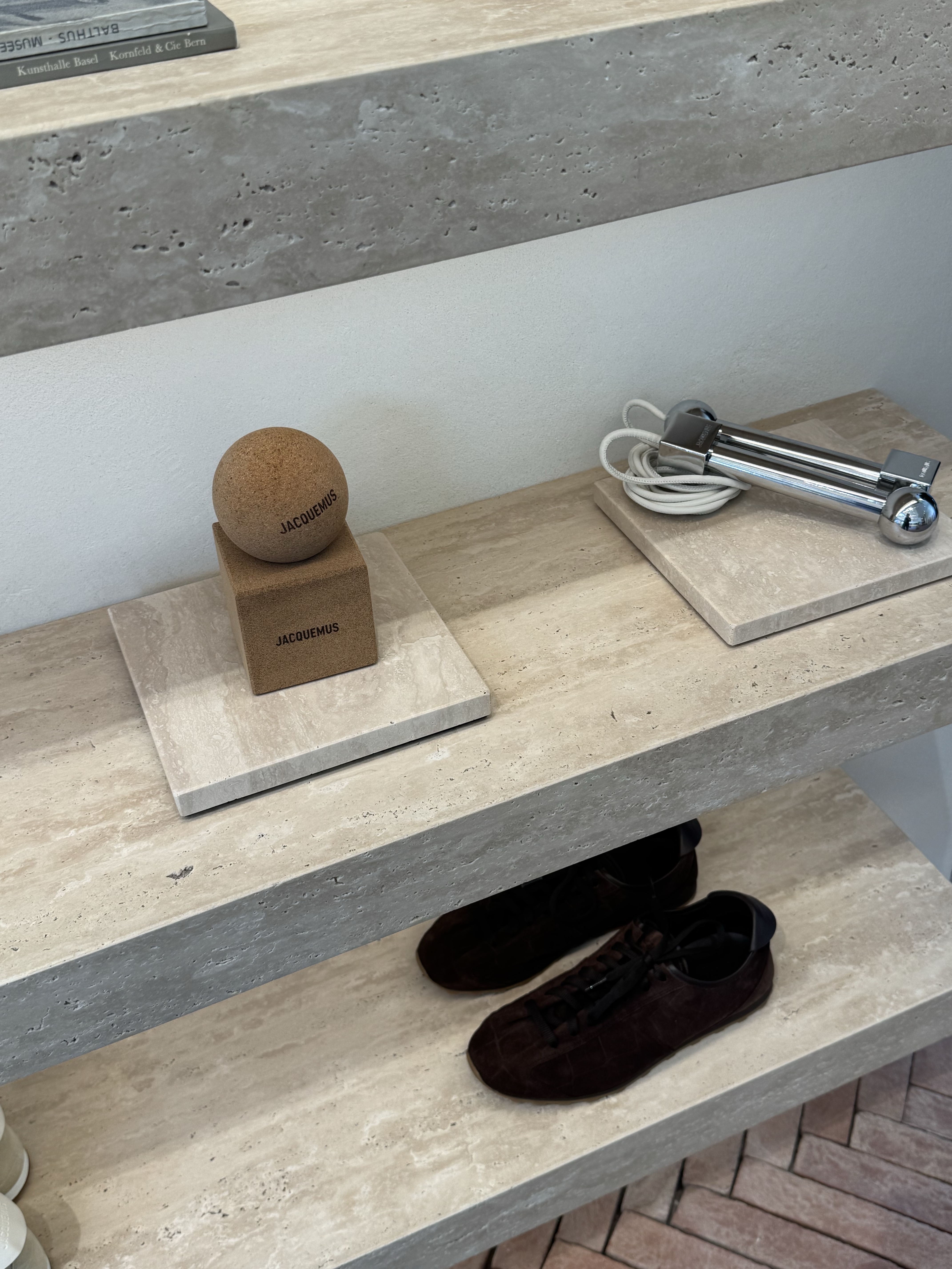 Nike x Jacquemus Moon Shoe SP Off Noir Cashmere, Nike x Jacquemus Moon Shoe SP University Red and Bicycle Yellow 착용 스타일 - 4