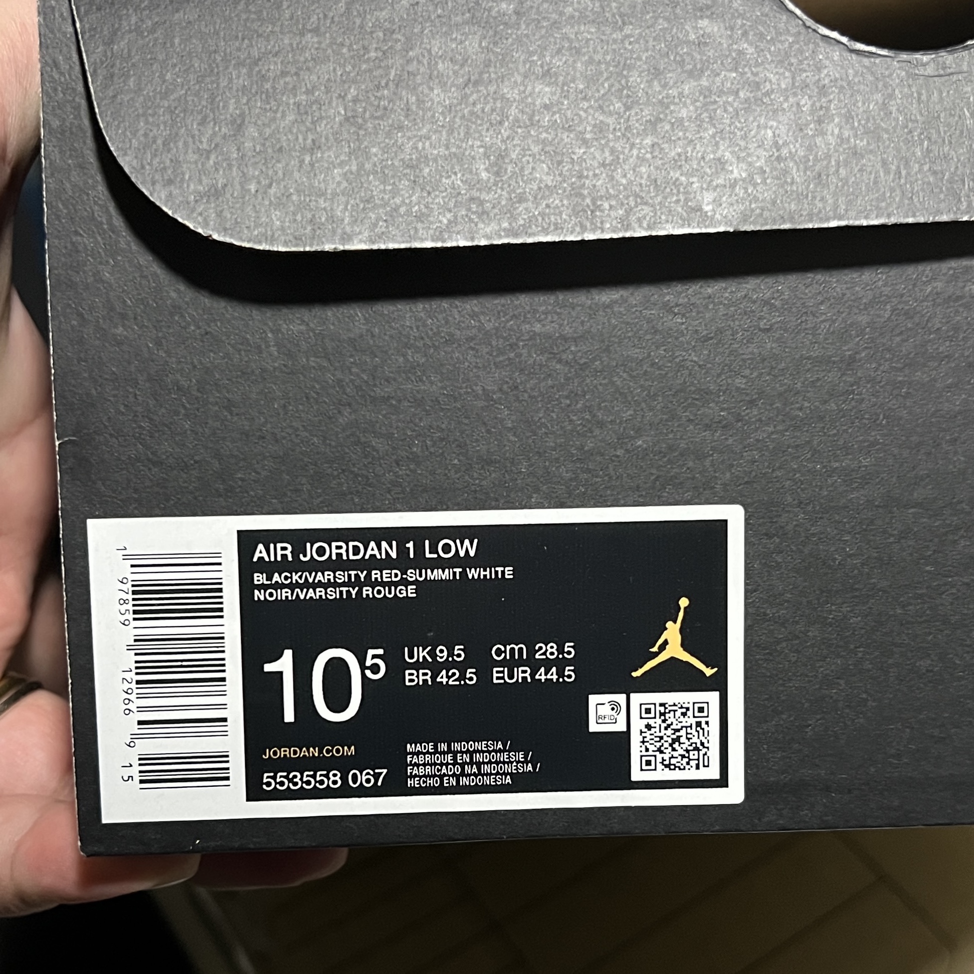 Jordan 1 Low Black Varsity Red 착용 스타일 - 3