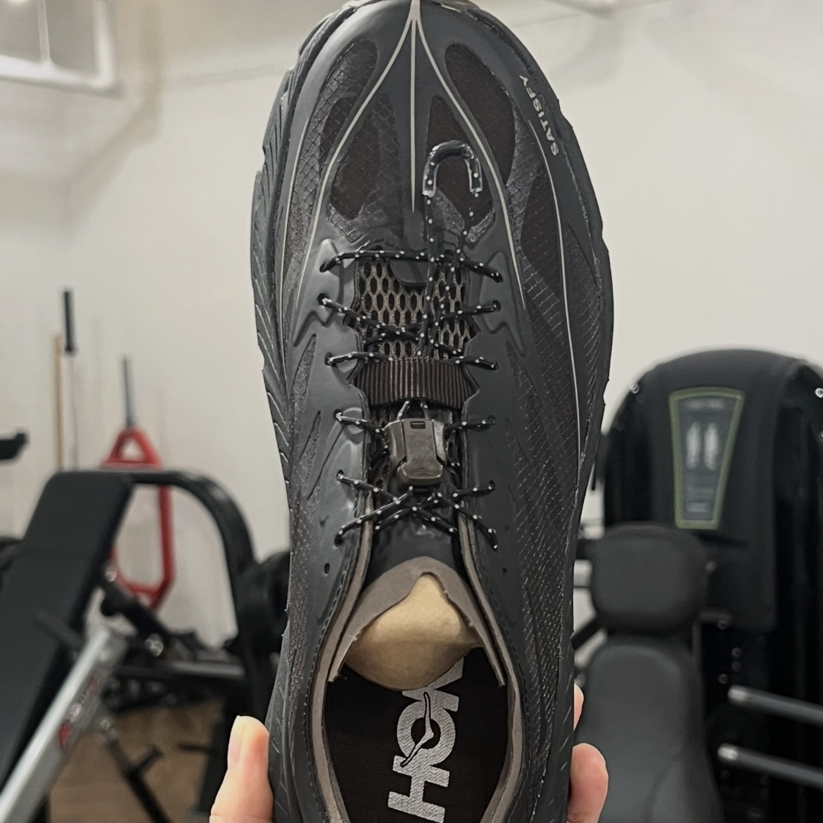 Hoka x Satisfy Mafate Speed 4 Lite Coffee 착용 스타일 - 1