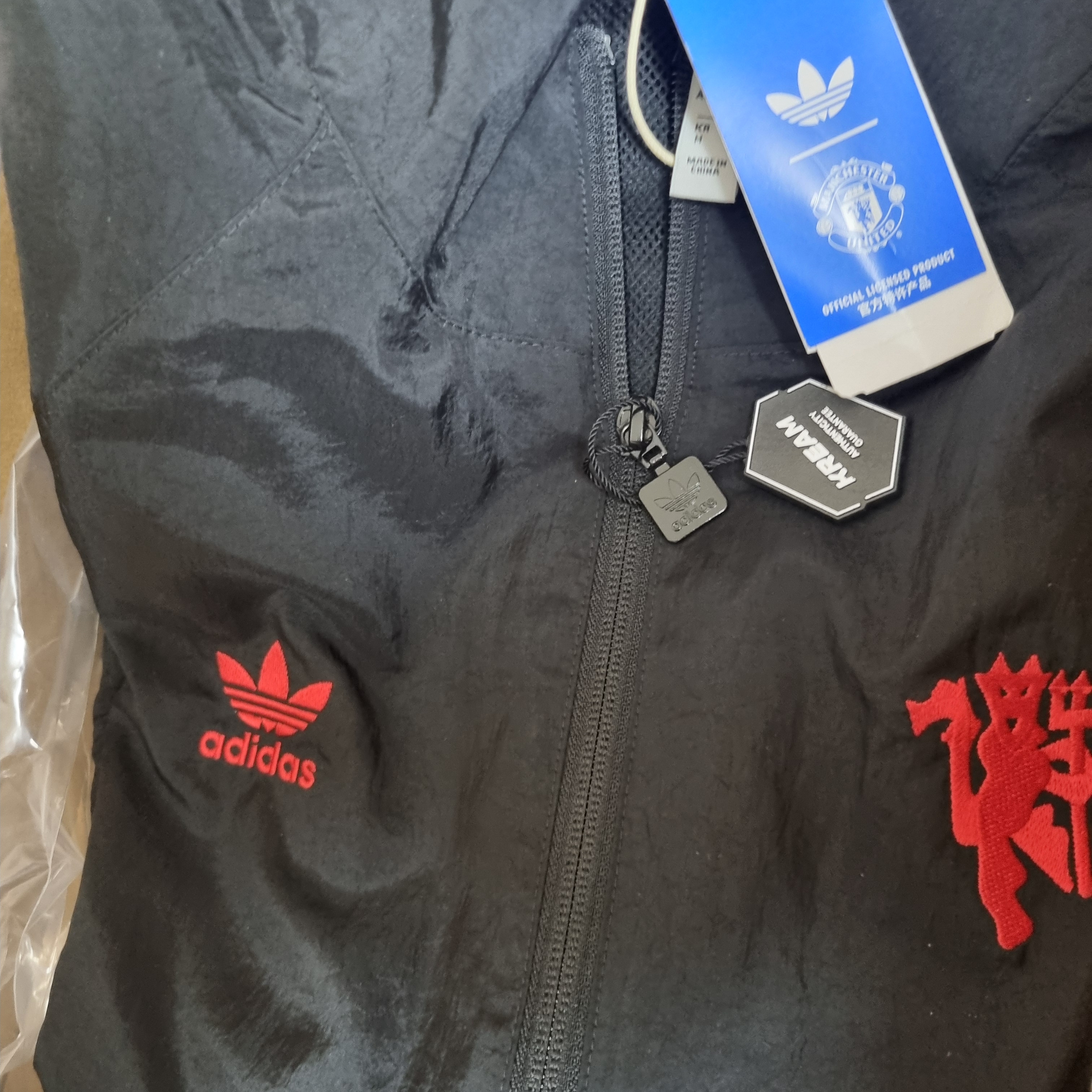 Adidas Manchester United Originals Track Top Black Red - KR Sizing 착용 스타일