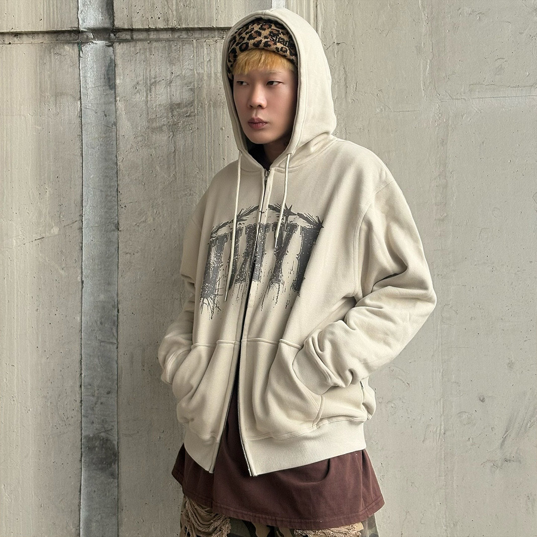Thevinylhouse Graphic Hoodie Zip Up Beige 착용 스타일