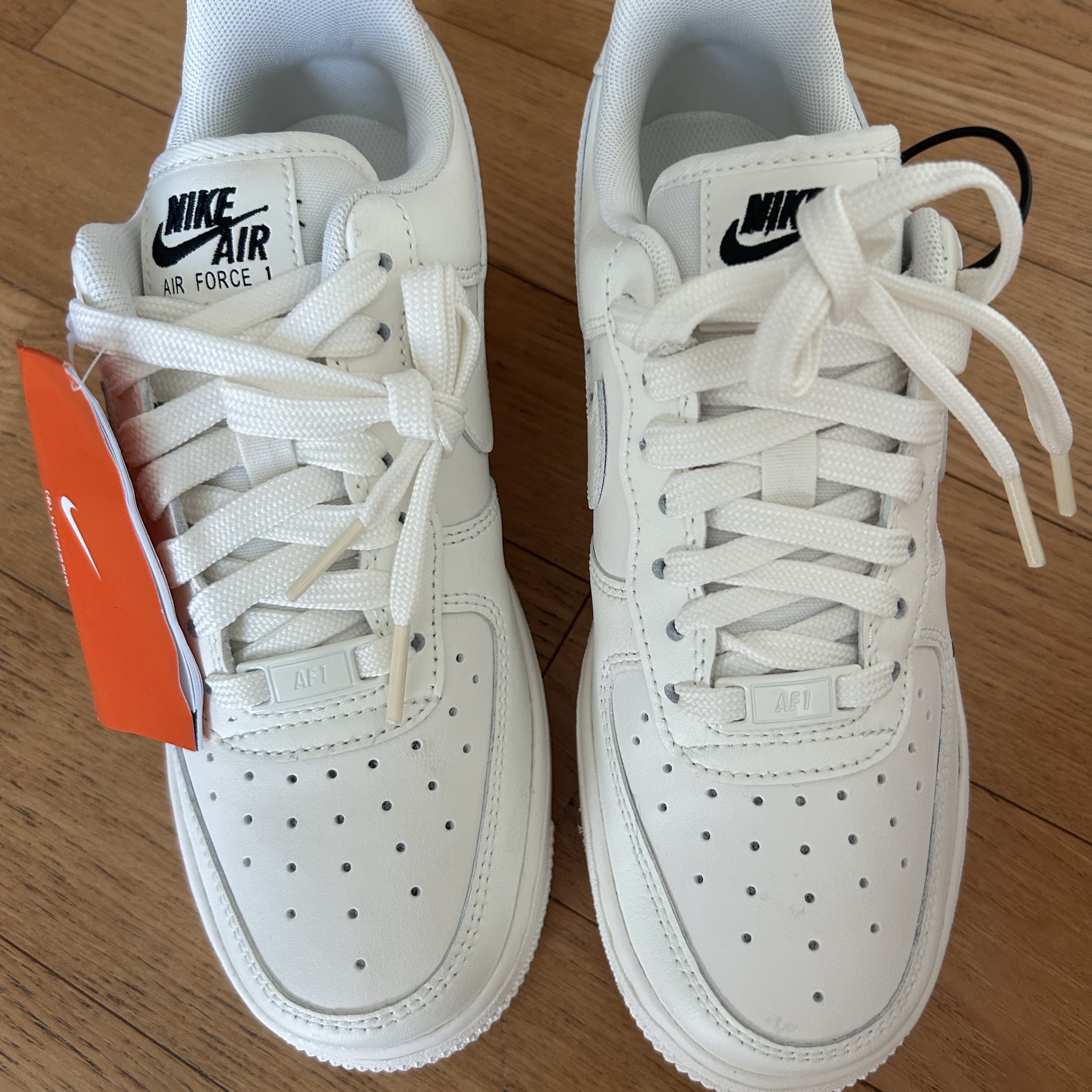 (W) Nike Air Force 1 '07 Essential TRK3 Sail 착용 스타일