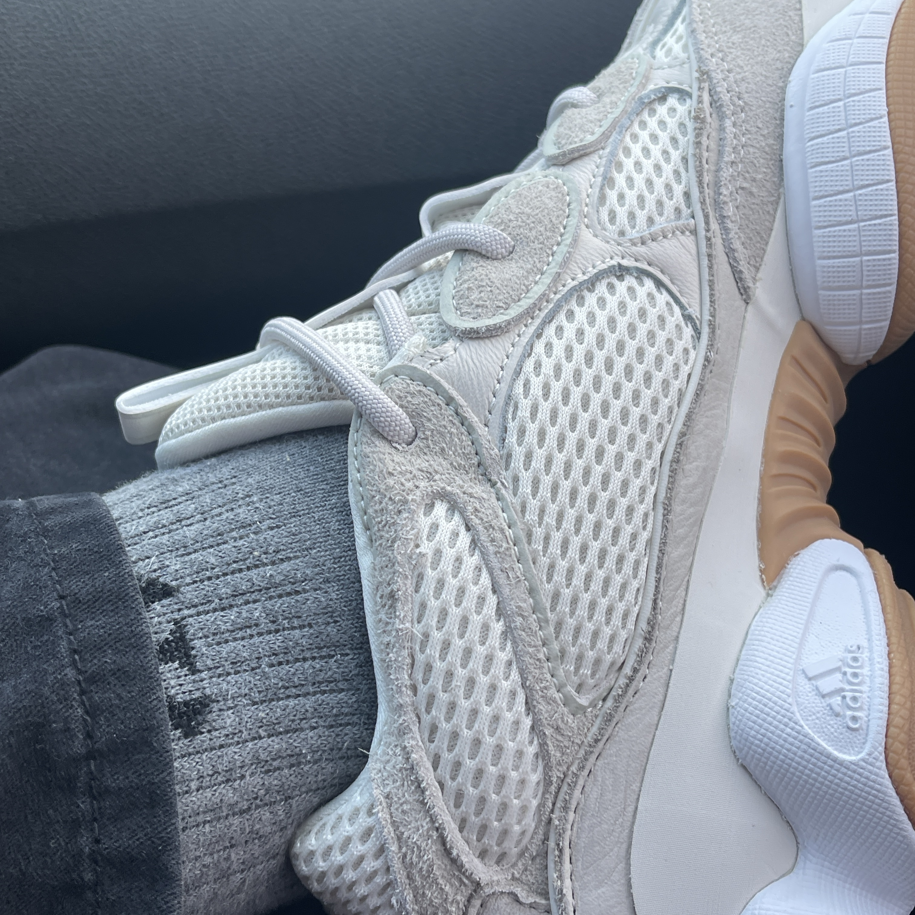 Adidas Yeezy 500 Stone Taupe 착용 스타일