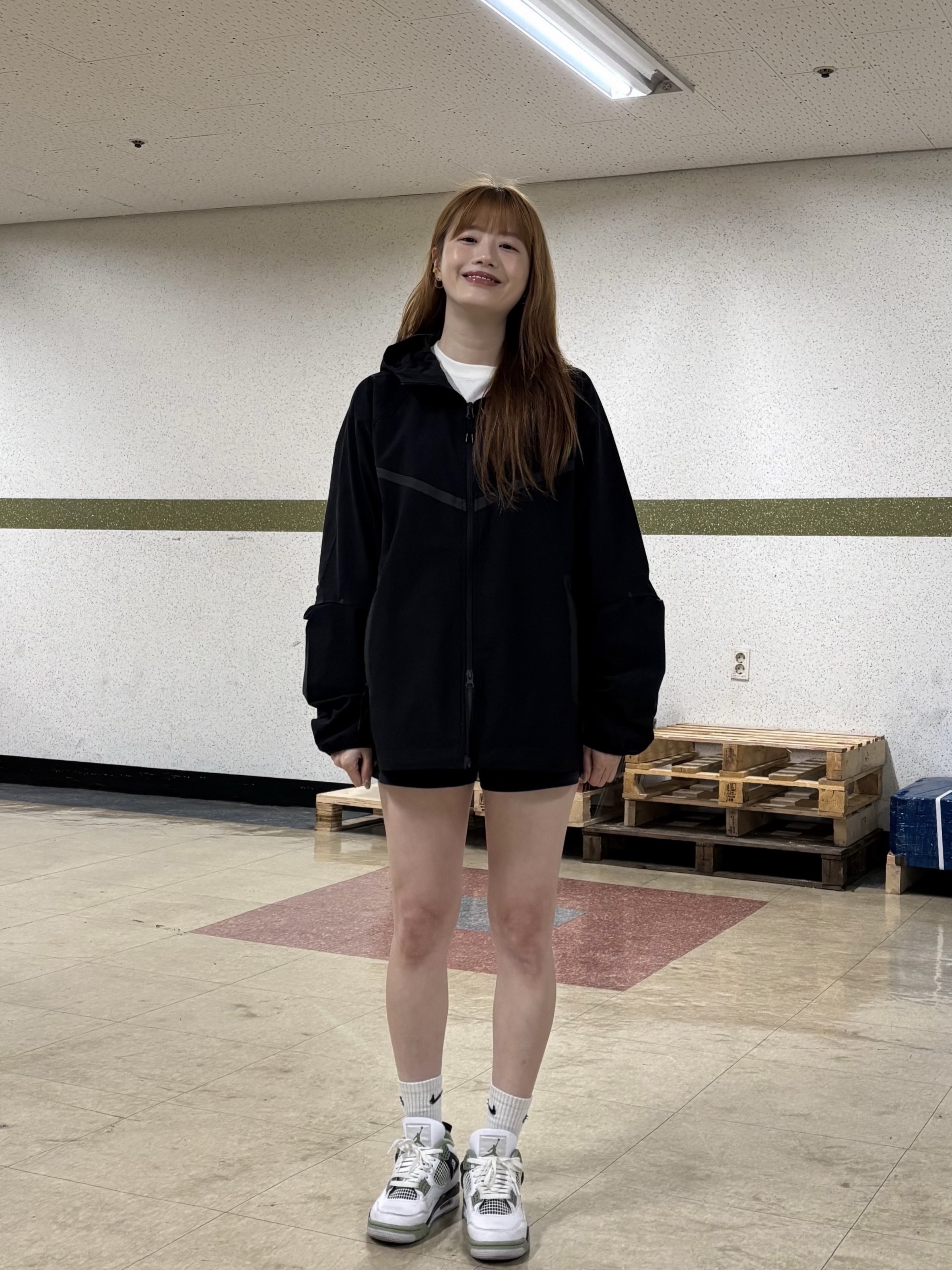 Nike Tech Windrunner Woven Full-Zip Jacket Black - Asia, (W) Jordan 4 Retro Oil Green 착용 스타일 - 1