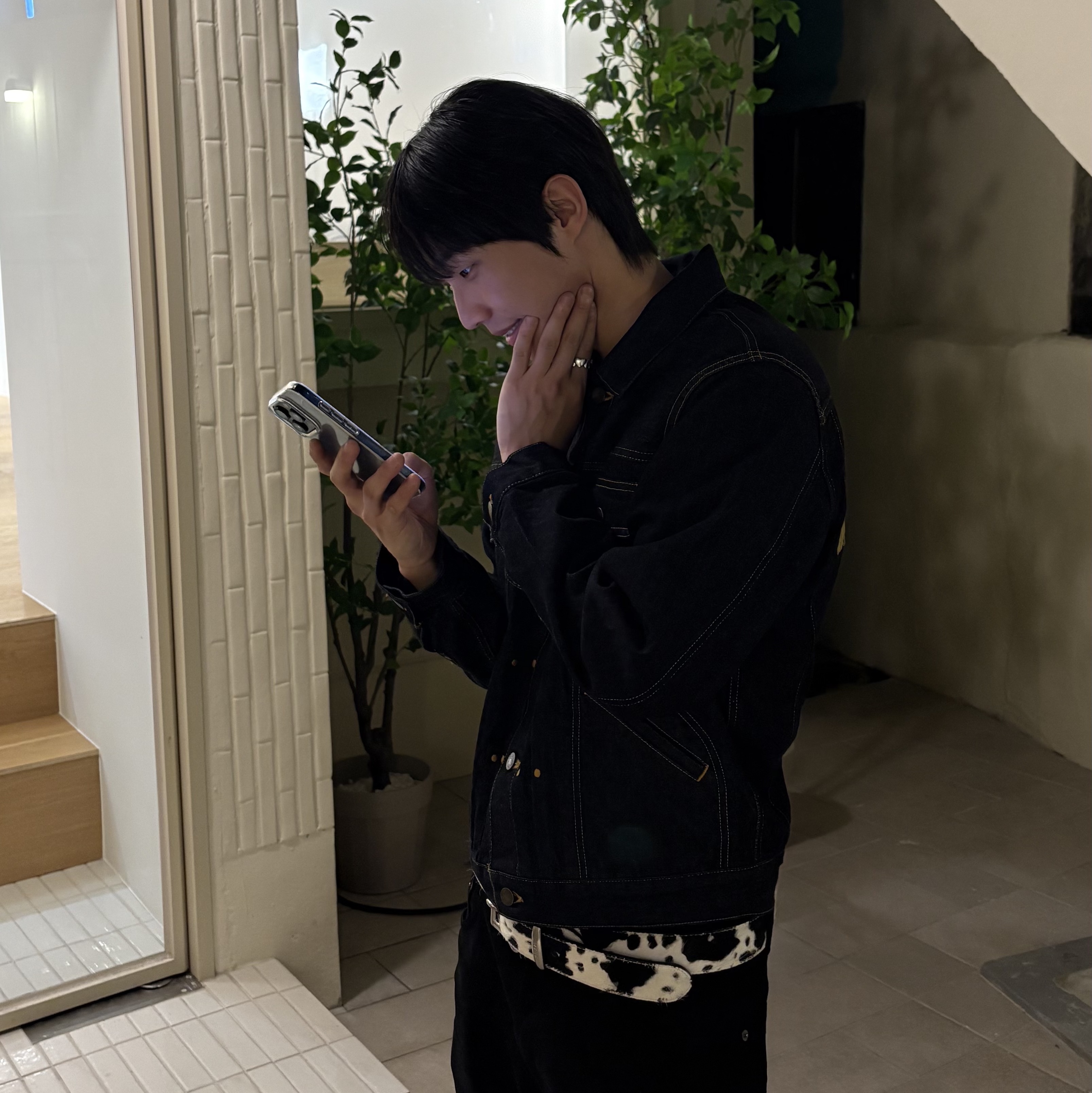 BAPE Champion Denim Jacket Indigo, Dr. Martens 1461 Smooth Black 착용 스타일 - 3