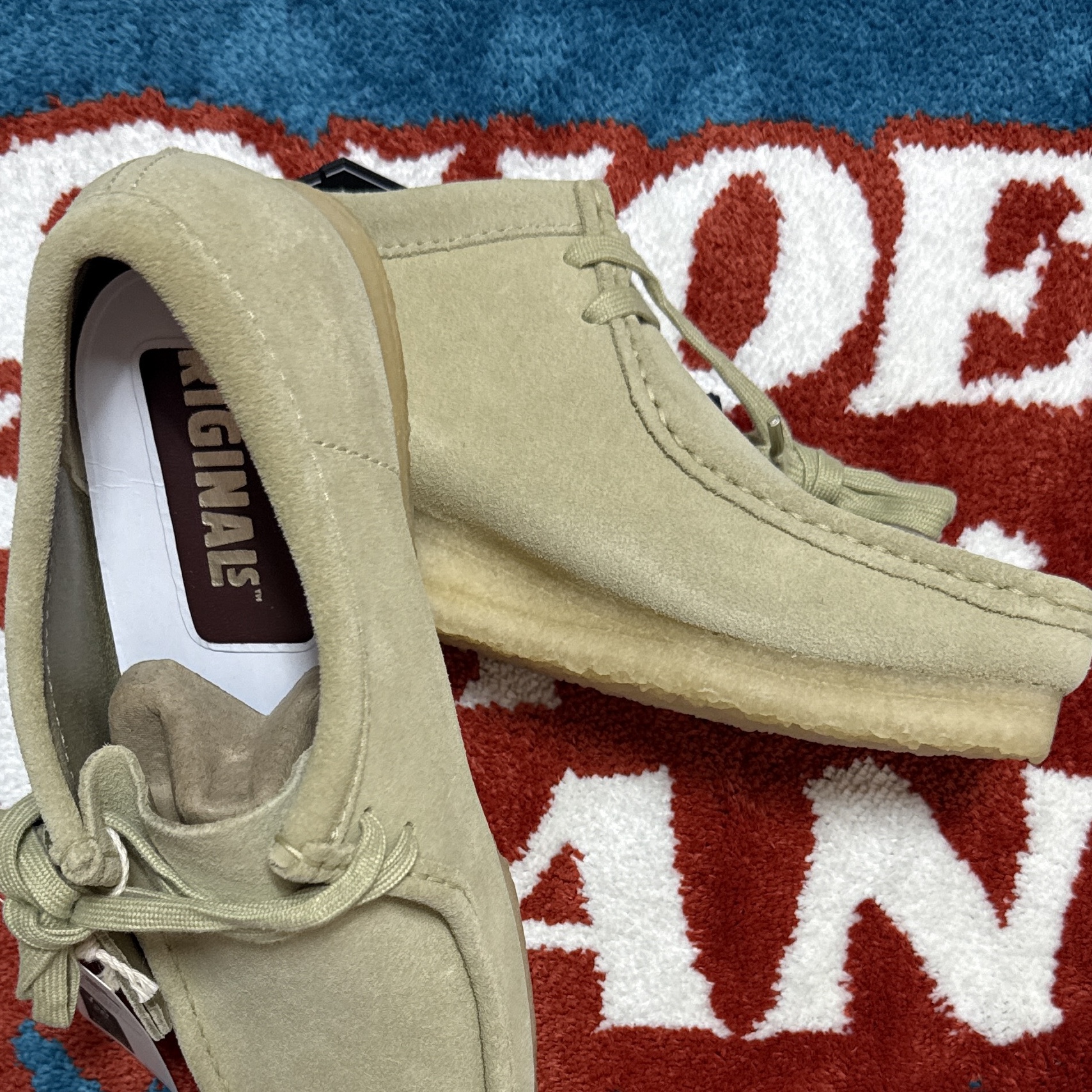 Clarks Wallabee Maple Suede 착용 스타일 - 1