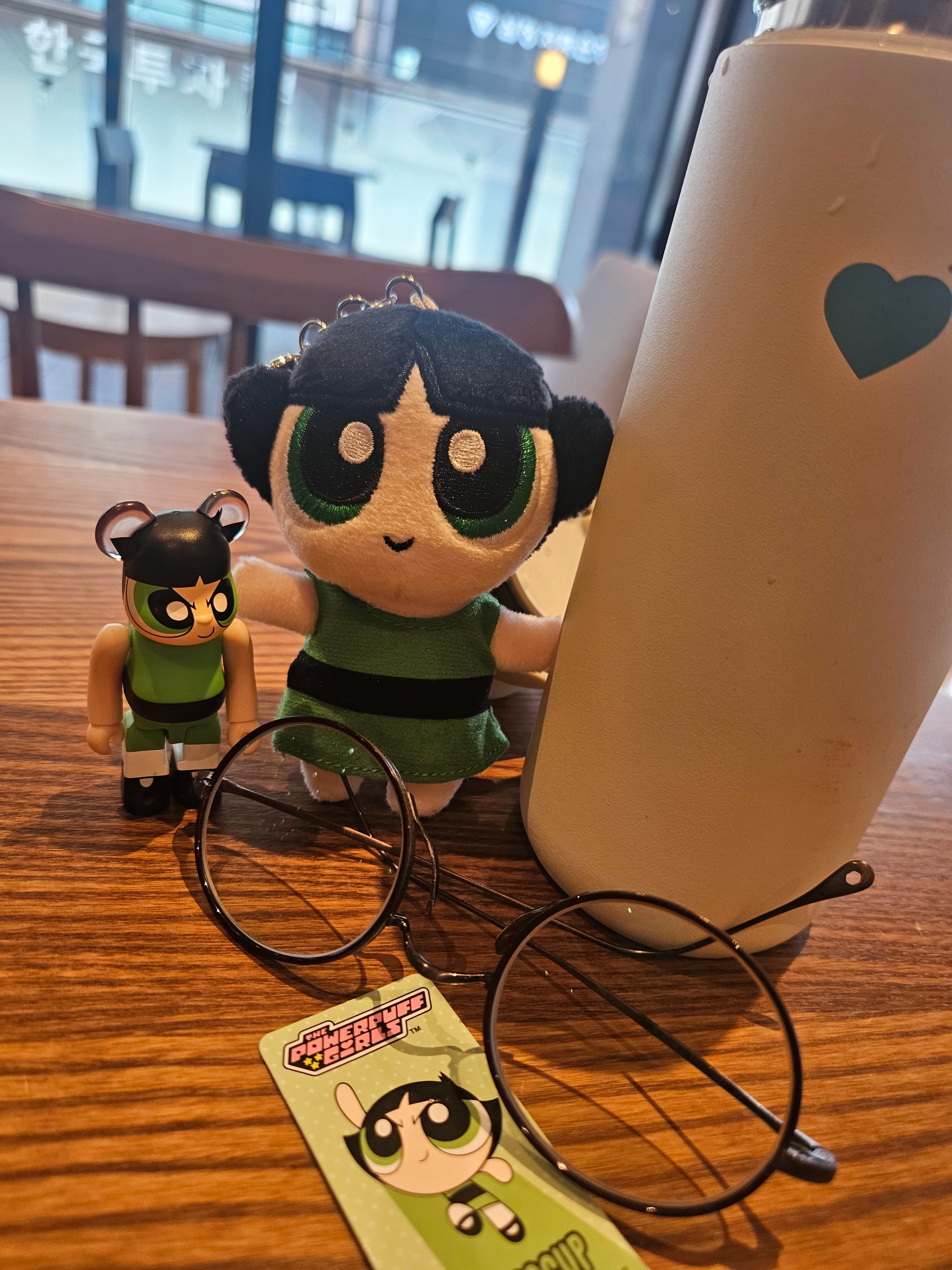 Bearbrick Series 50 Sealed Case 100% (24 Blind Boxes), Human Made x Blue Bottle Coffee Day Off Tumbler White 착용 스타일 - 5