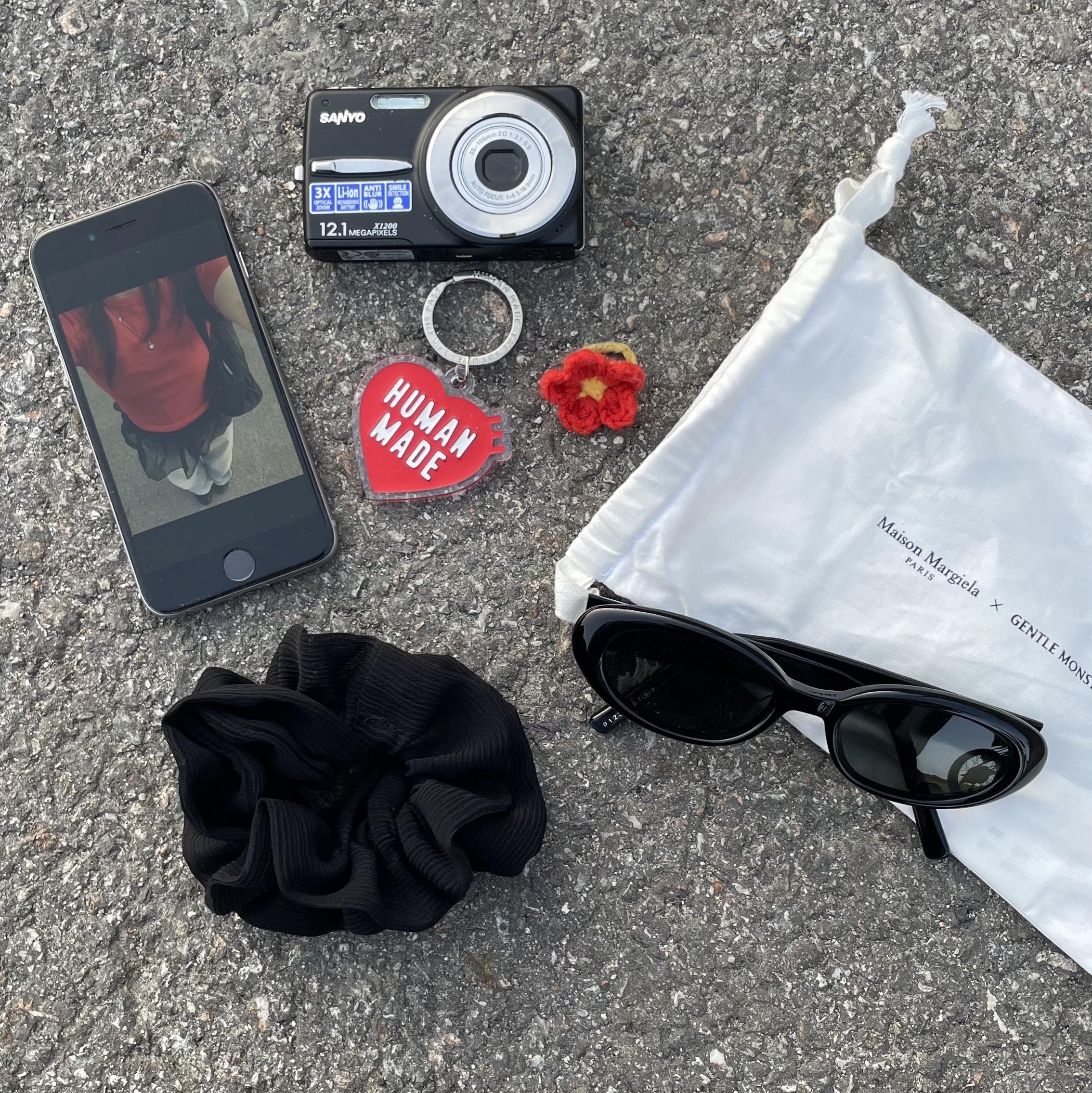 Human Made Heart Keyring Red, Gentle Monster x Maison Margiela MM107 Black Black 착용 스타일