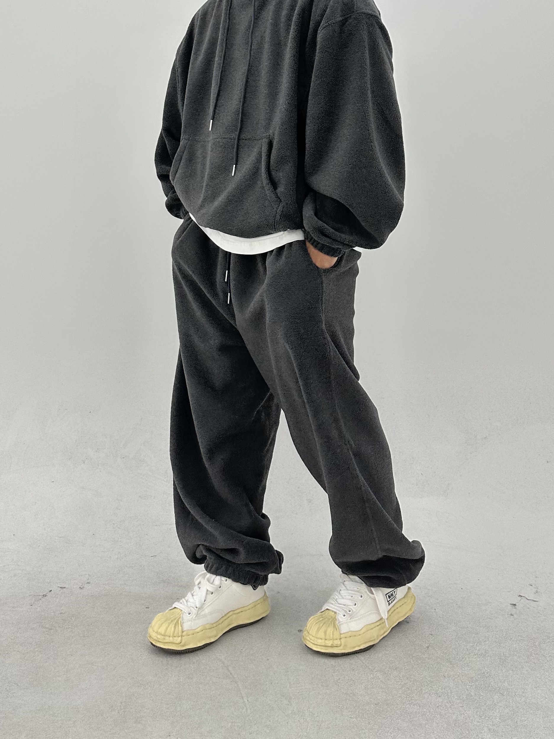 Maison Mihara Yasuhiro Blakey VL OG Sole Canvas Low-top Sneakers White 착용 스타일 - 2