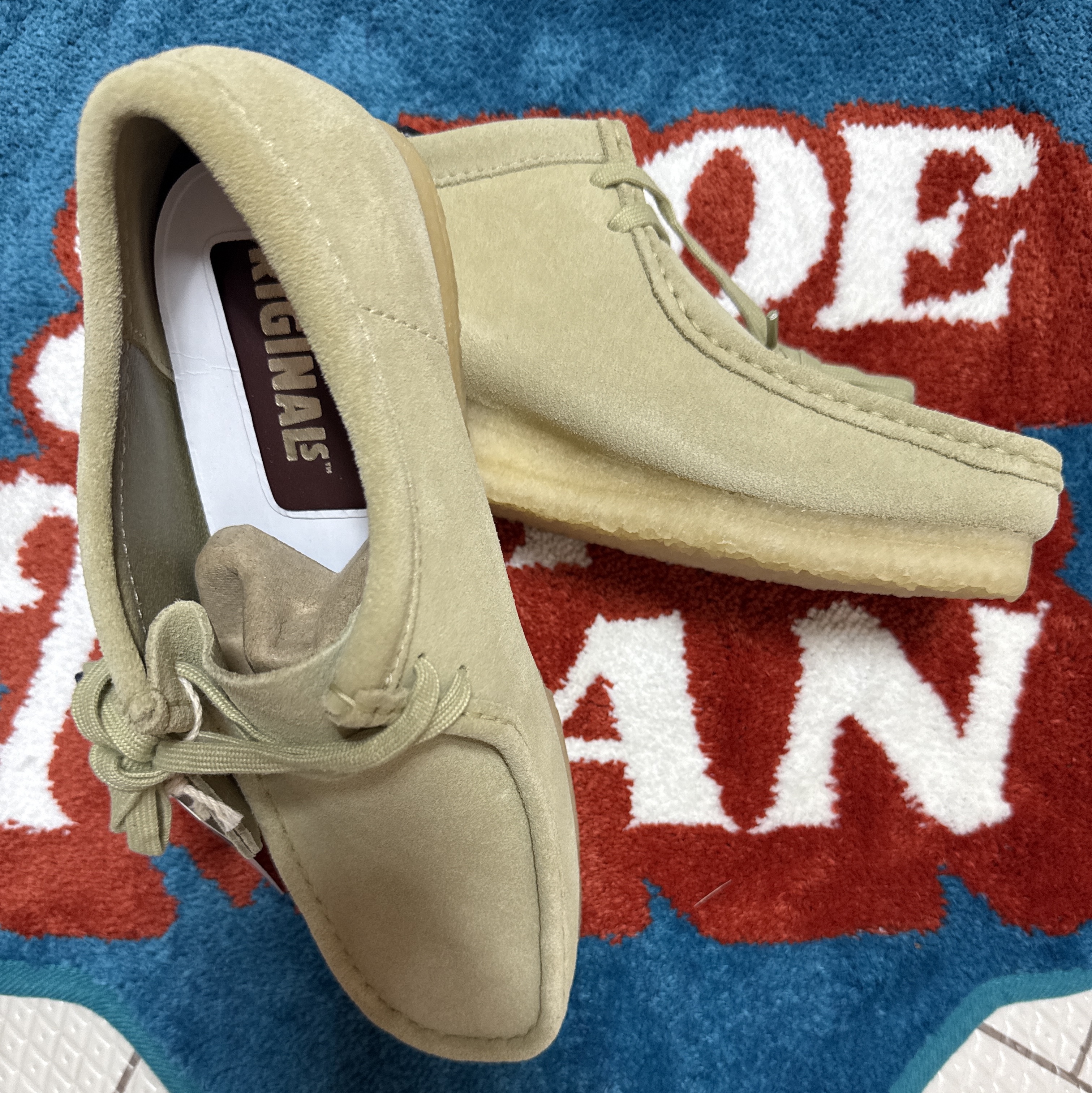 Clarks Wallabee Maple Suede 착용 스타일 - 2