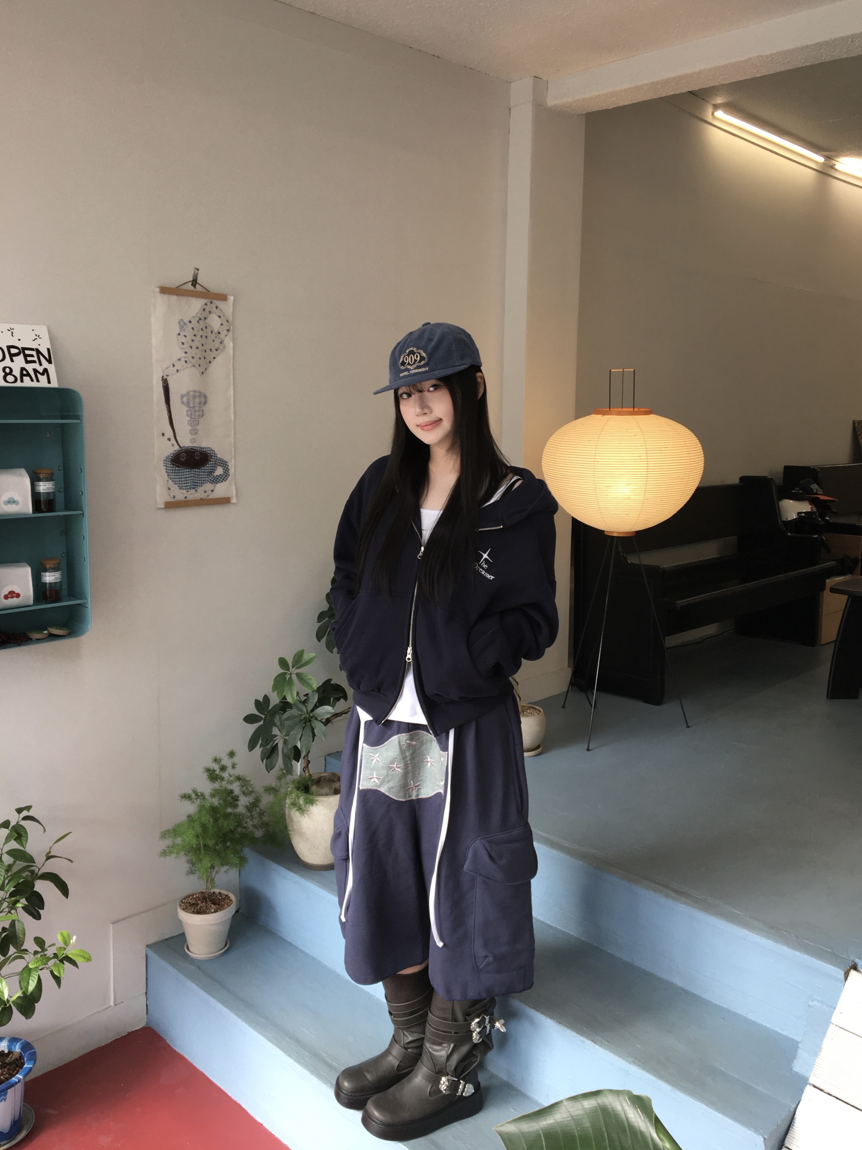 Karactor Champ Bermuda Sweatpants Navy 착용 스타일