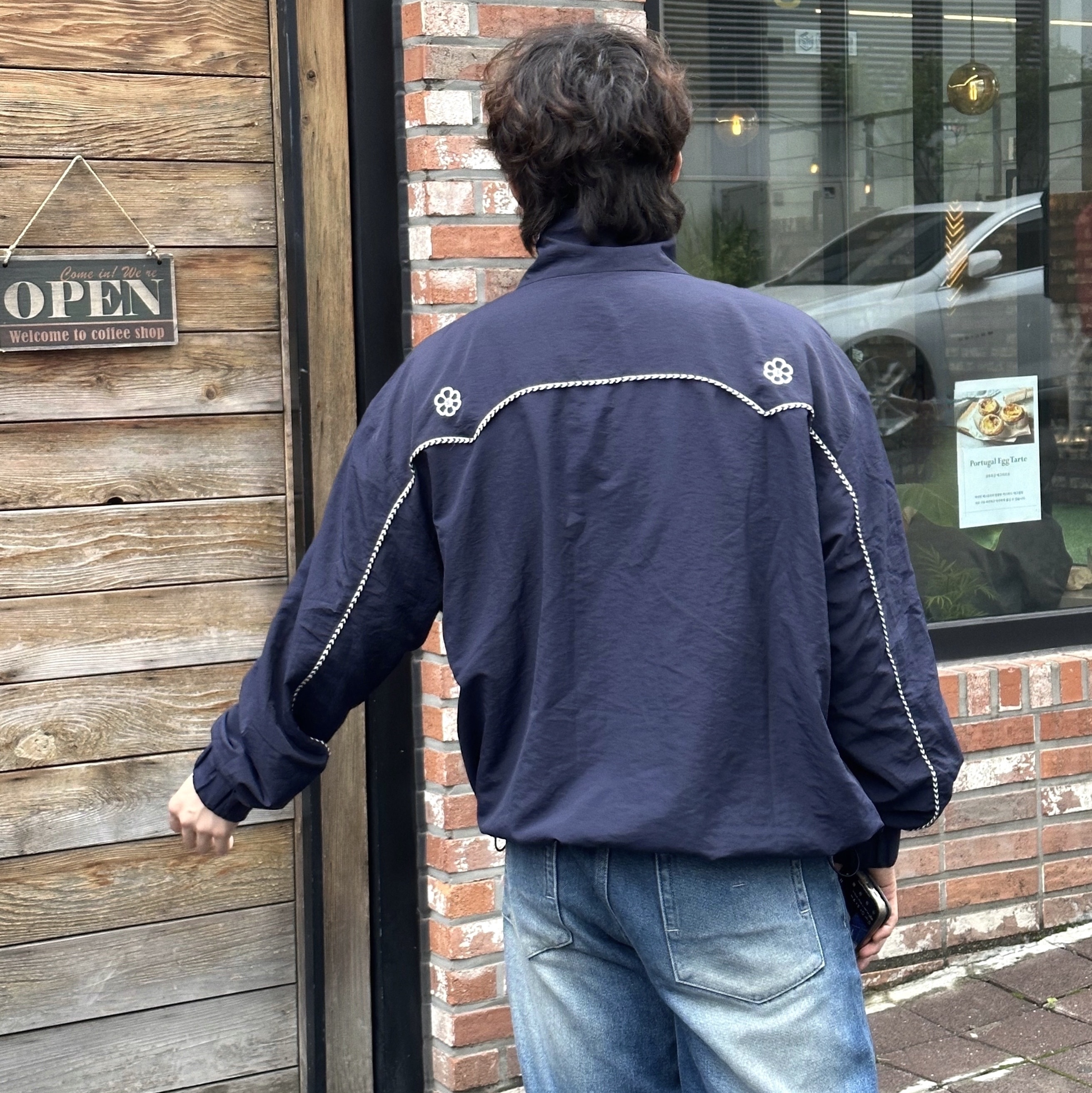 AMOU 60'S Western Wind Breaker Navy, AMOU 60'S Western Wind Breaker Cream 착용 스타일 - 4