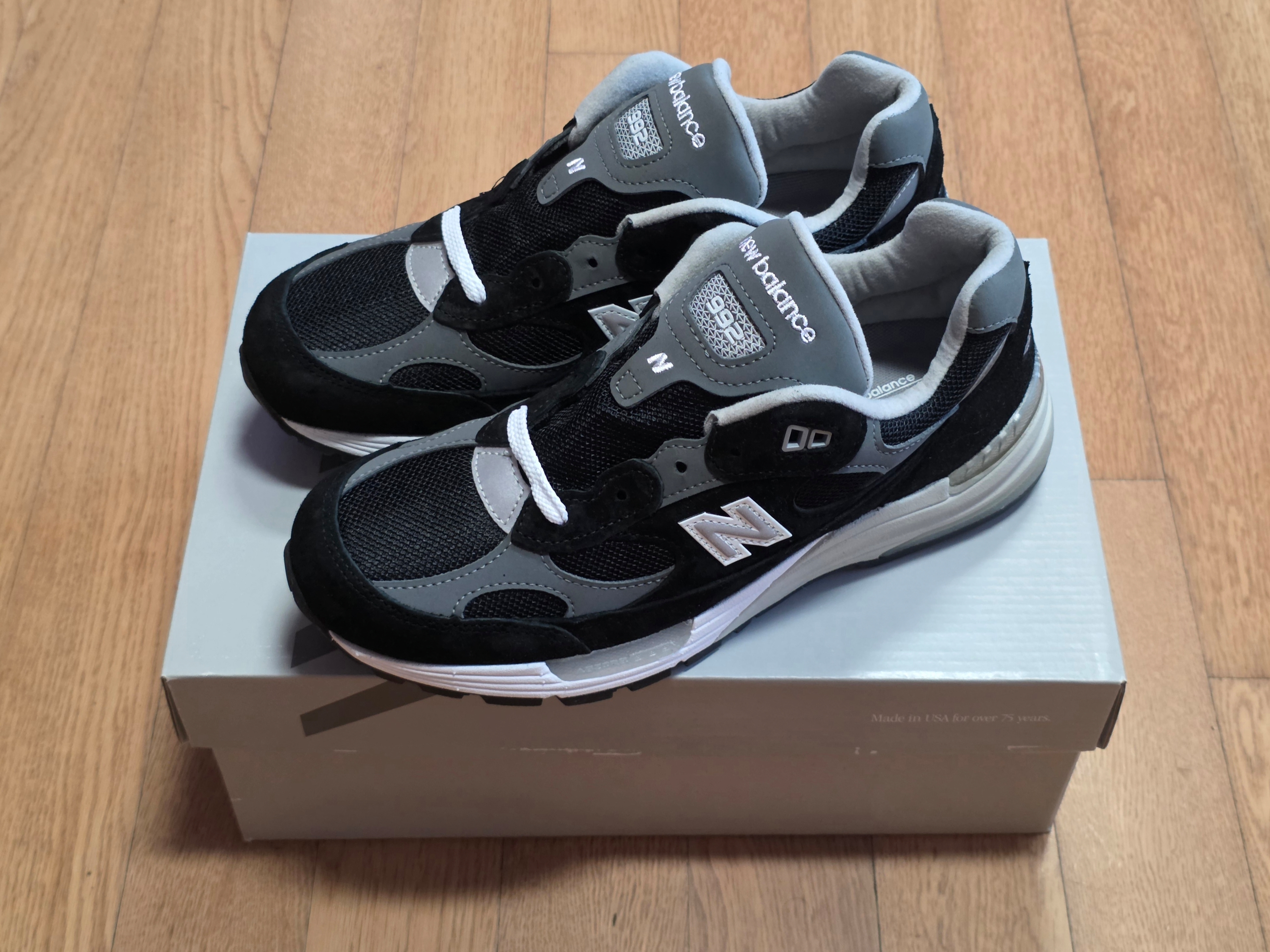 New Balance 992 Made in USA Core Black Grey 착용 스타일