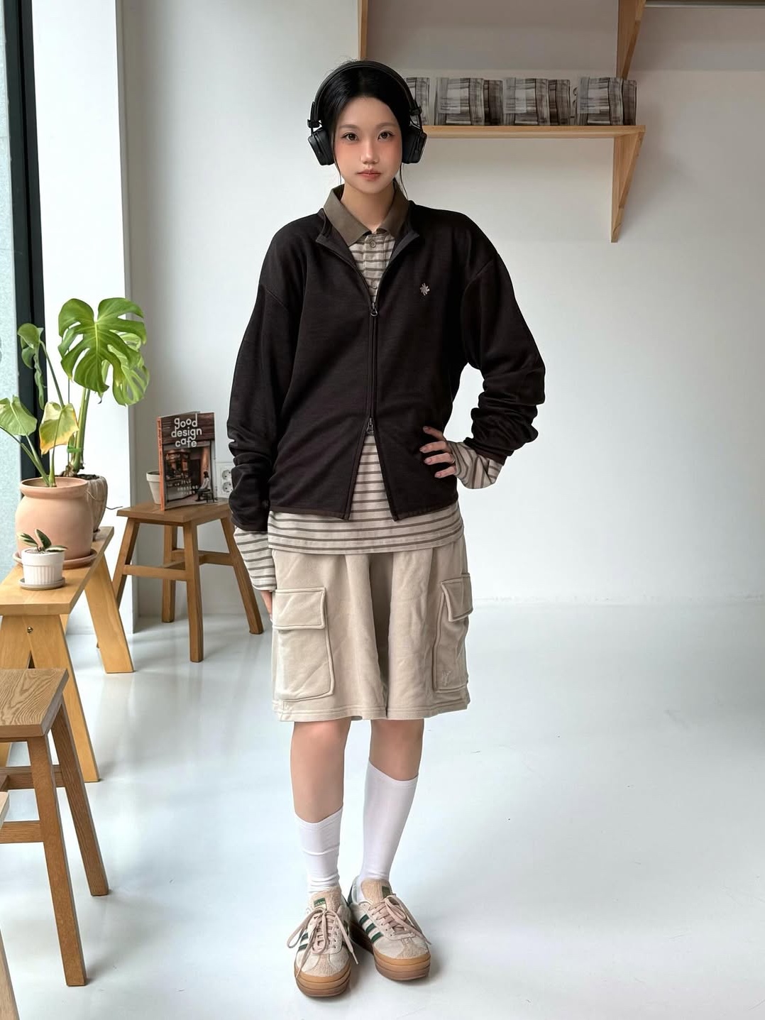 SLOW RECORD HOUSE Round Zip-Up Cardigan Brown 착용 스타일 - 4