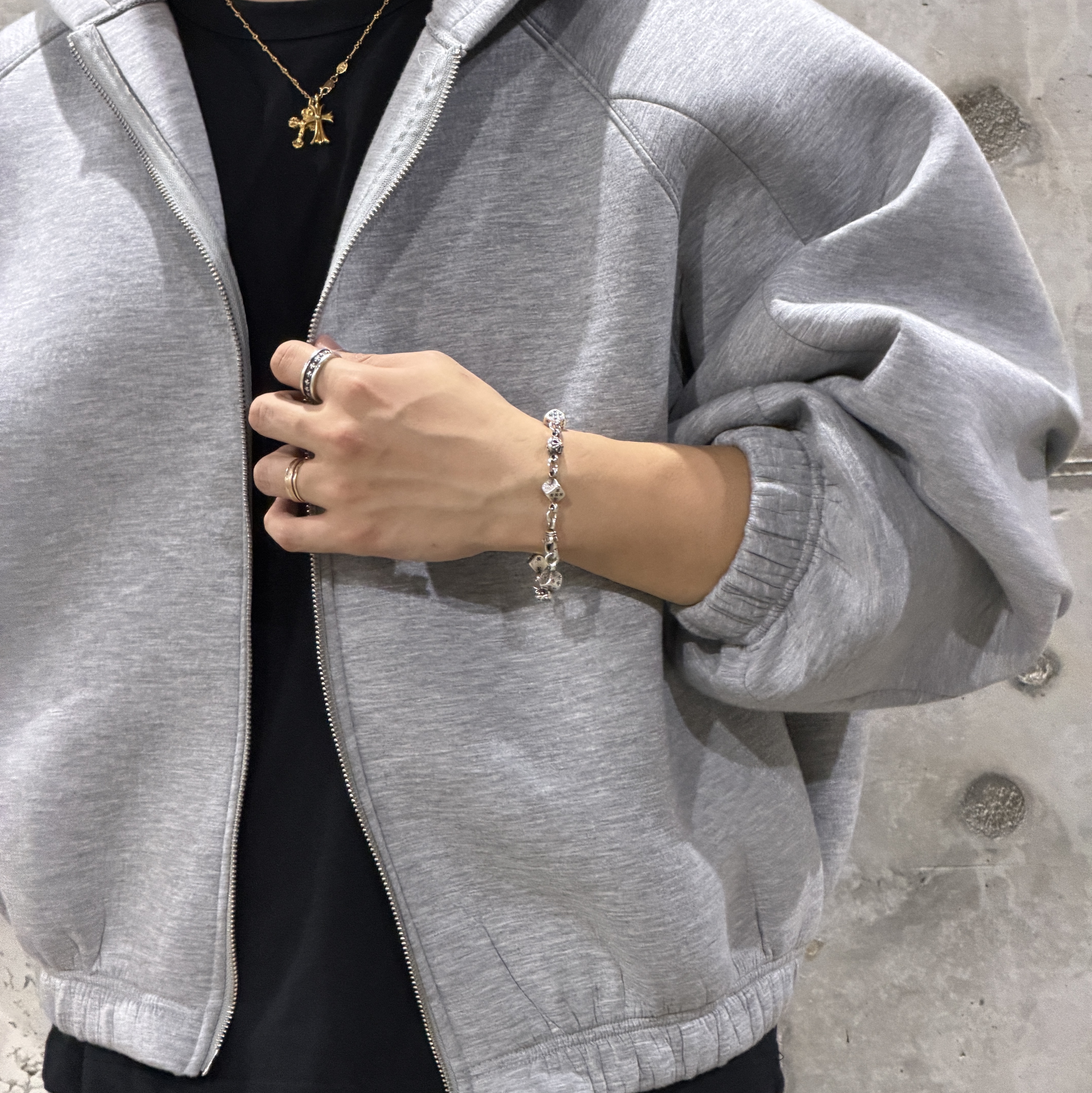 Balenciaga Basketball Sneakers Silver Black 착용 스타일 - 3