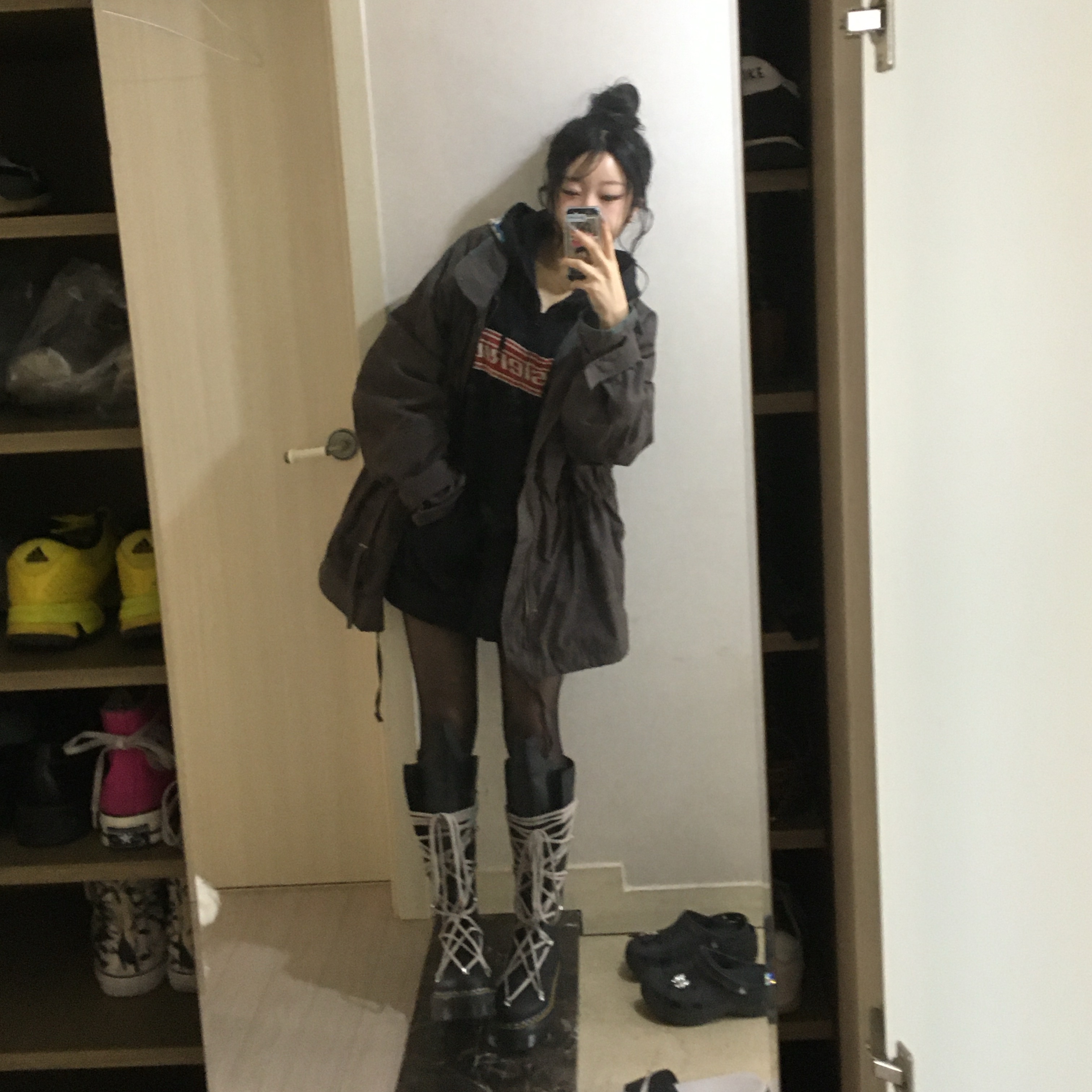 Dr. Martens x Rick Owens 1B60 Quad Sole Pentalace Boots Black 착용 스타일 - 2