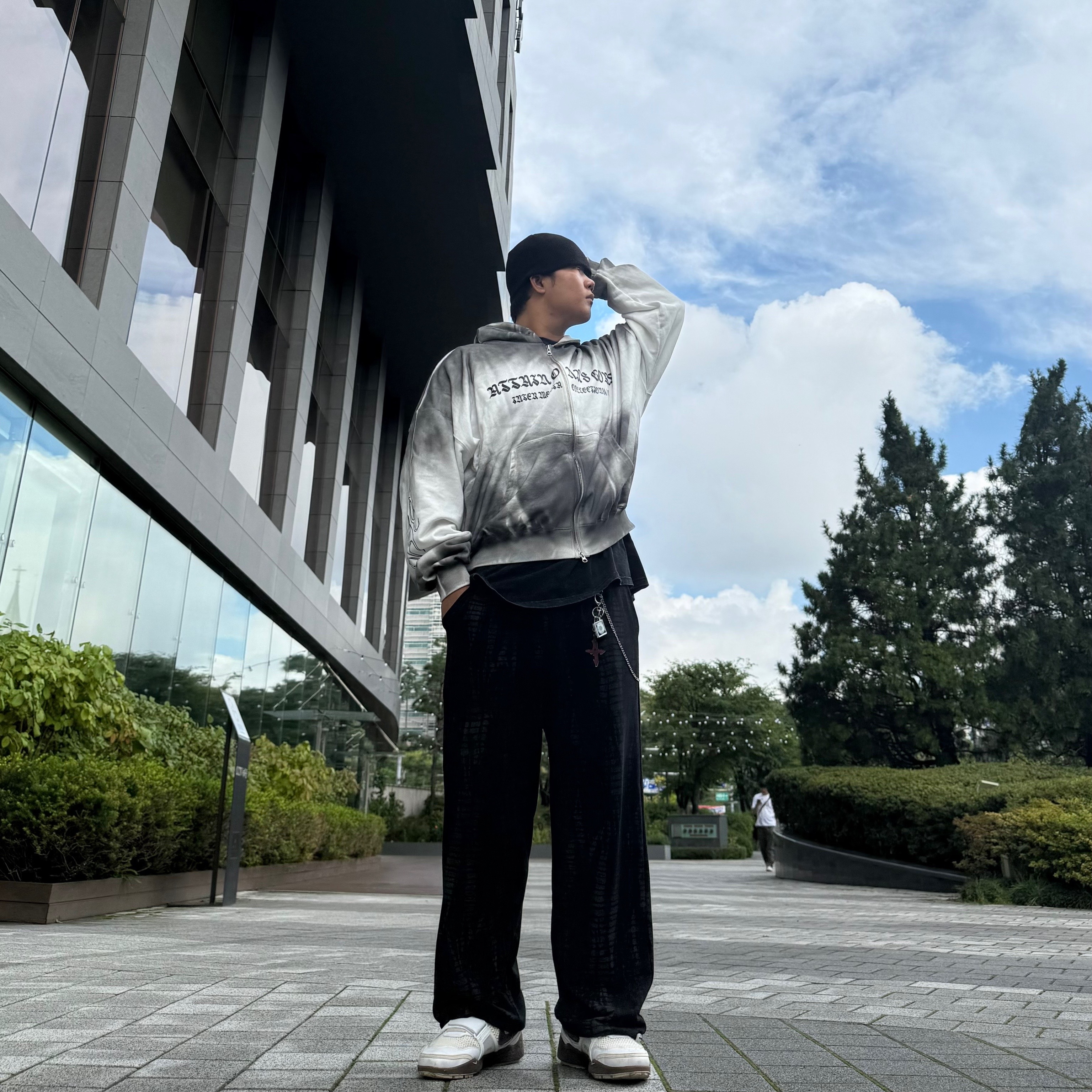 Nike x Travis Scott Zoom Field Jaxx White and Light Chocolate 착용 스타일 - 2
