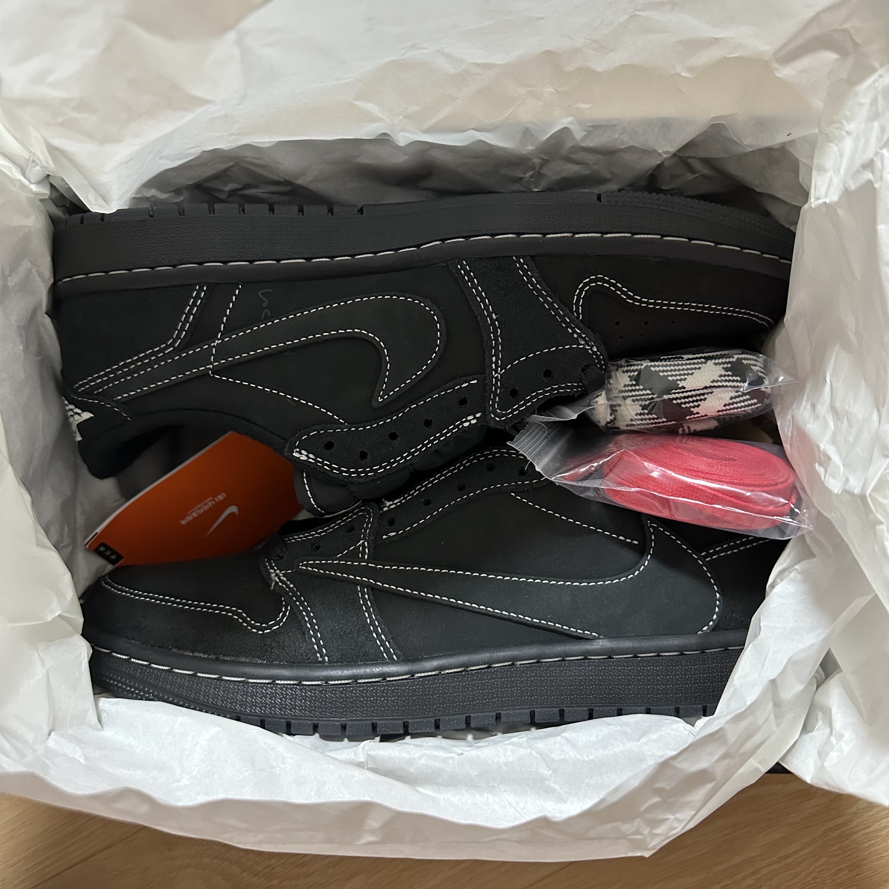 Jordan 1 x Travis Scott Retro Low OG SP Black Phantom 착용 스타일
