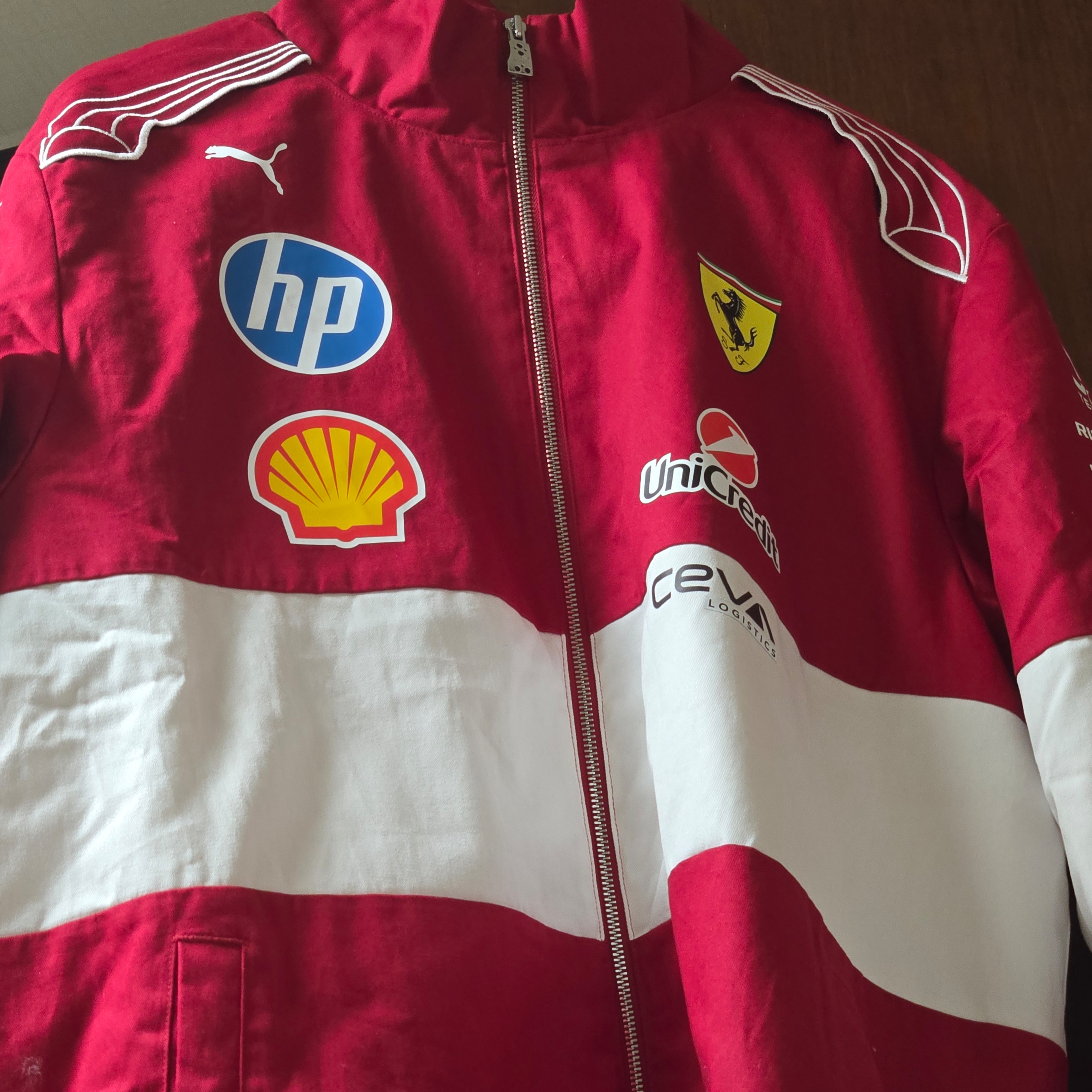 Scuderia Ferrari x Puma 2025 Team Jacket Dark Cherry 착용 스타일